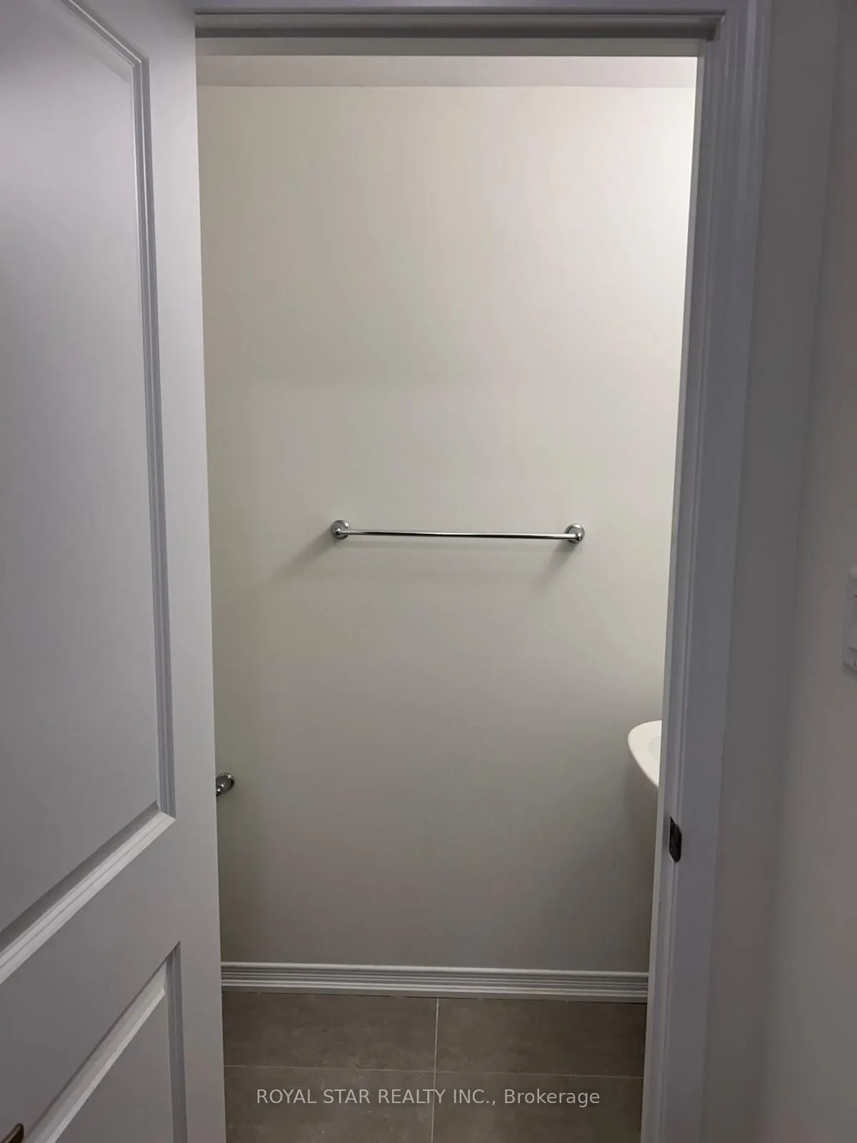 8 Baskett Street
