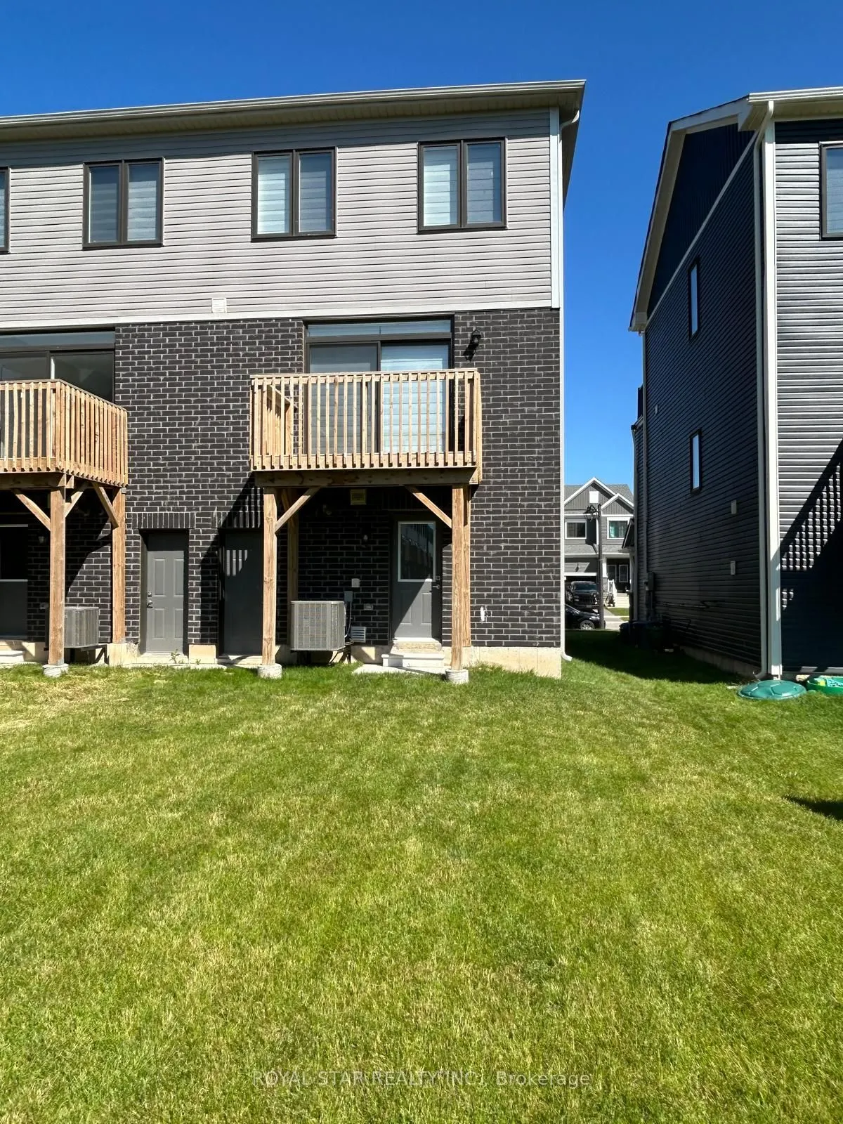 8 Baskett Street