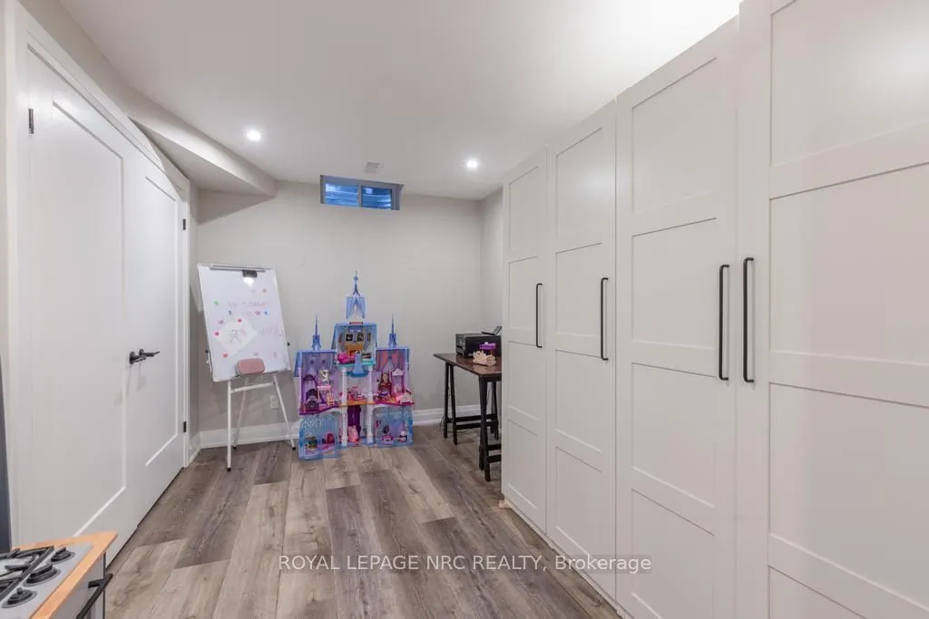 4050 Bush Crescent