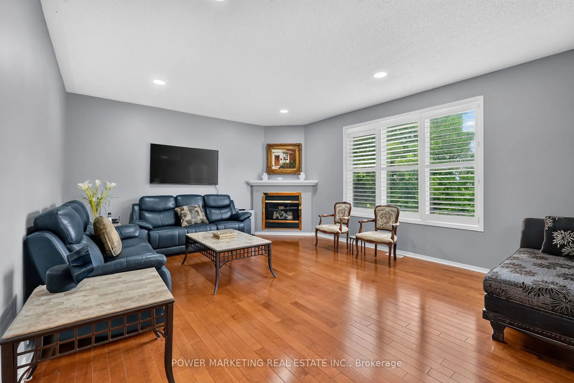 2165 BLUE WILLOW Crescent