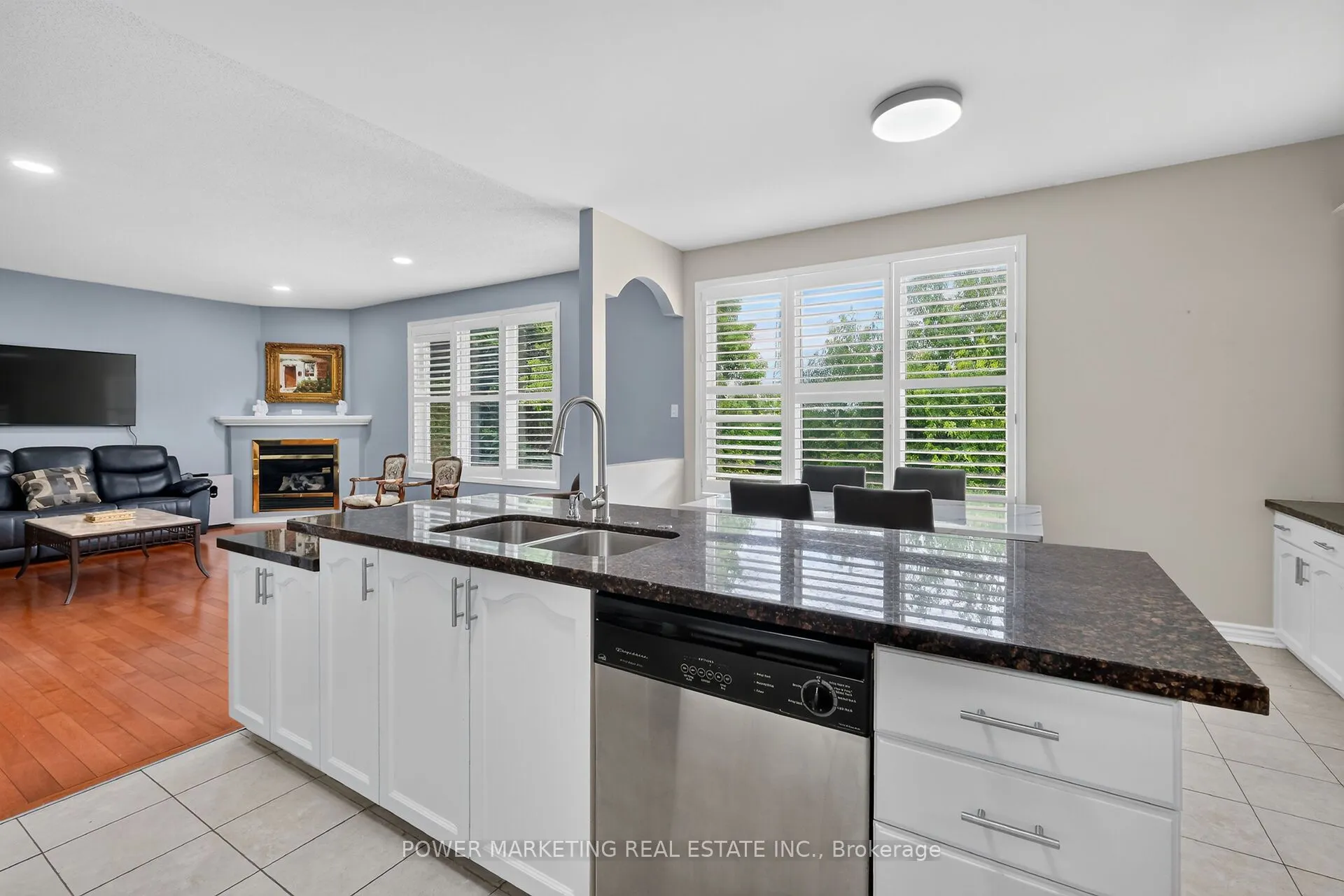 2165 BLUE WILLOW Crescent