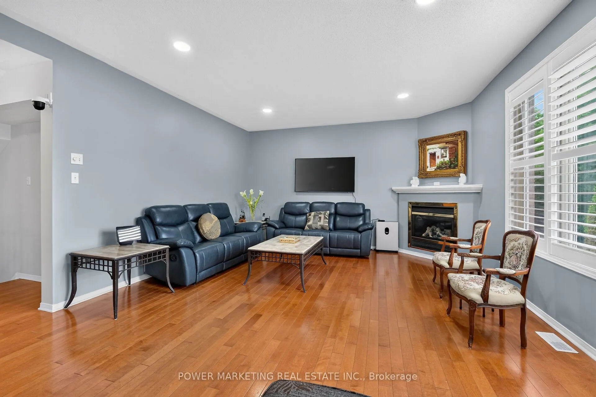 2165 BLUE WILLOW Crescent