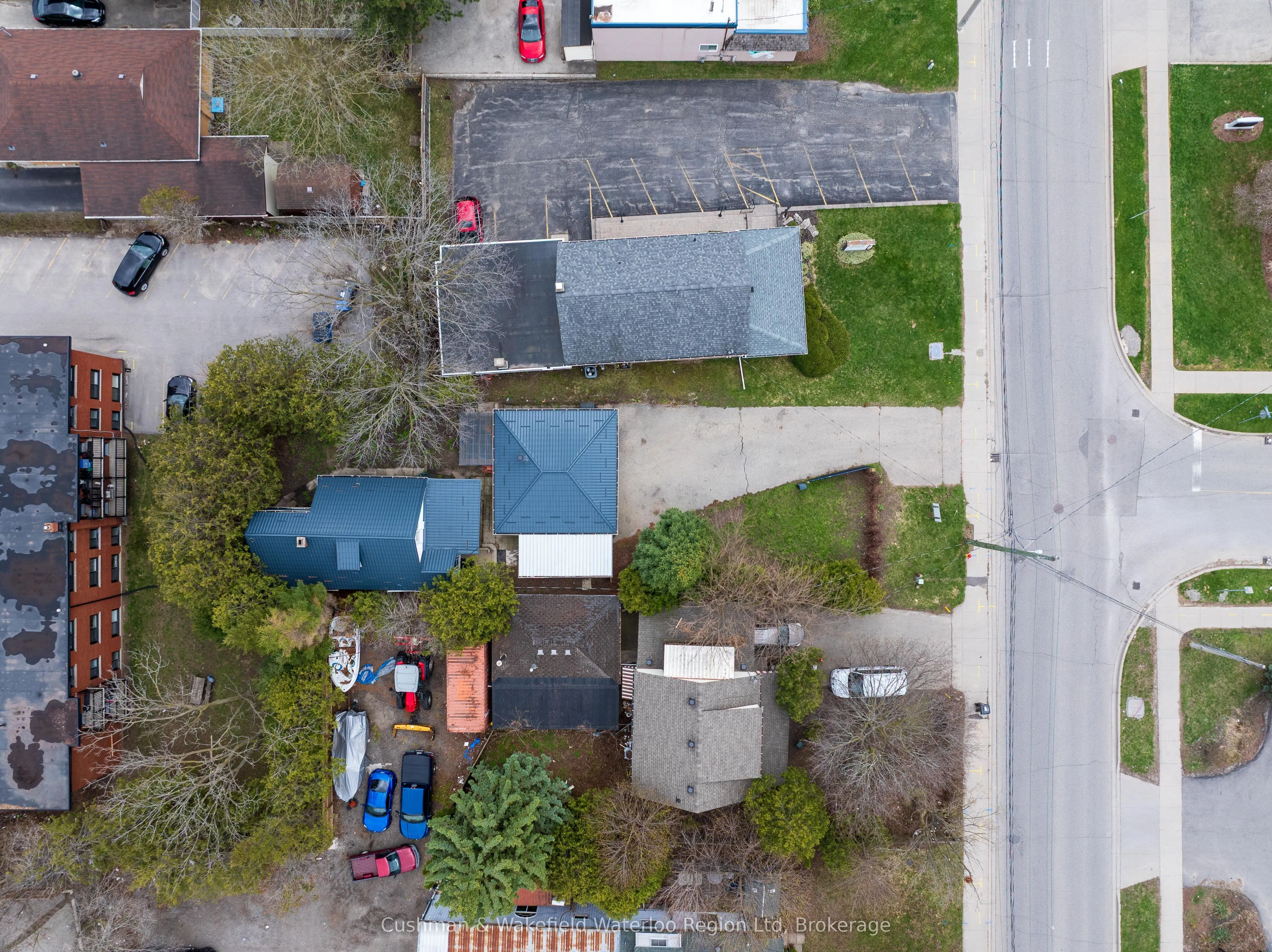 284 Lawrence Avenue