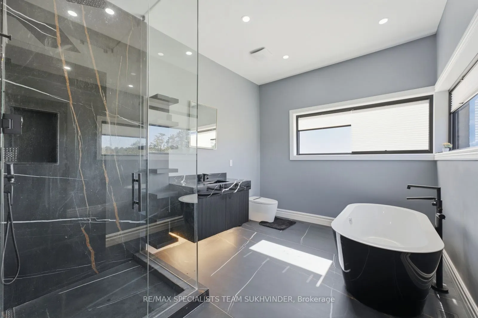 554068 Mono Amaranth Townline