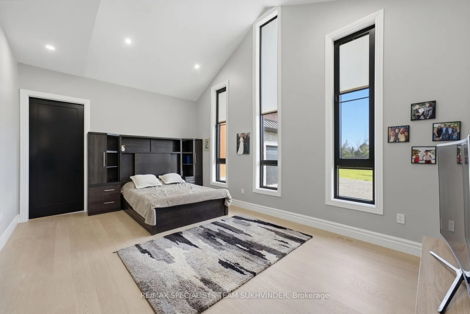554068 Mono Amaranth Townline