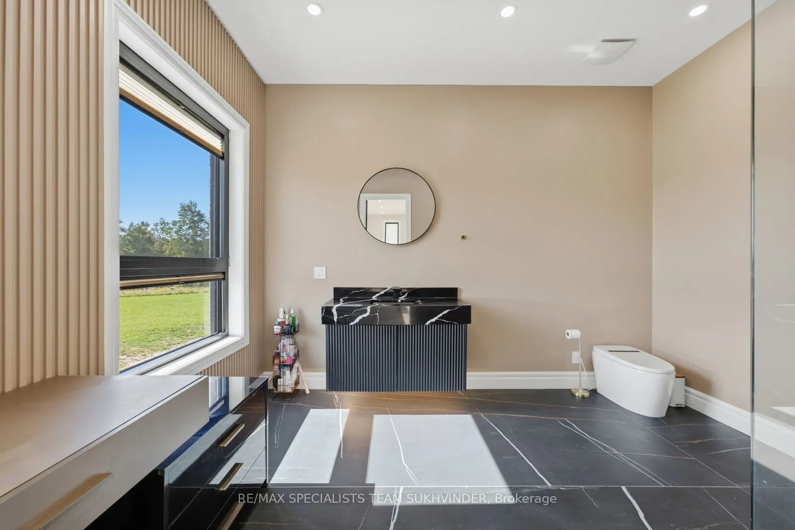 554068 Mono Amaranth Townline