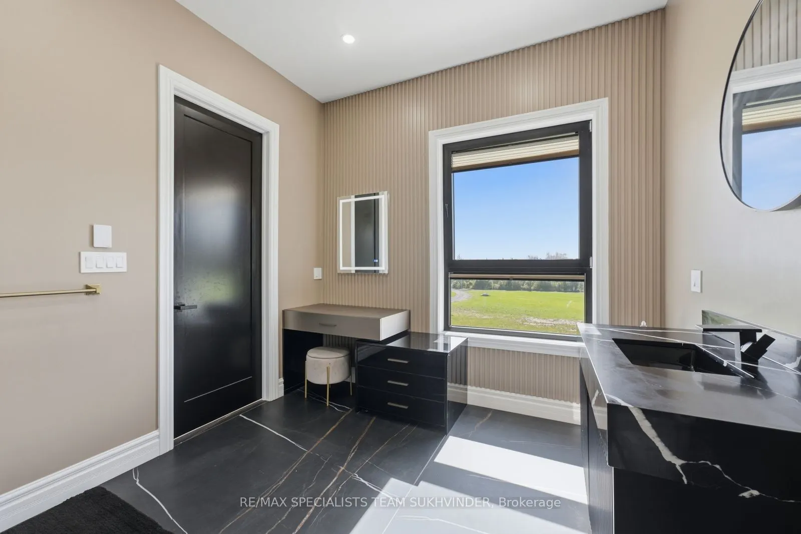 554068 Mono Amaranth Townline
