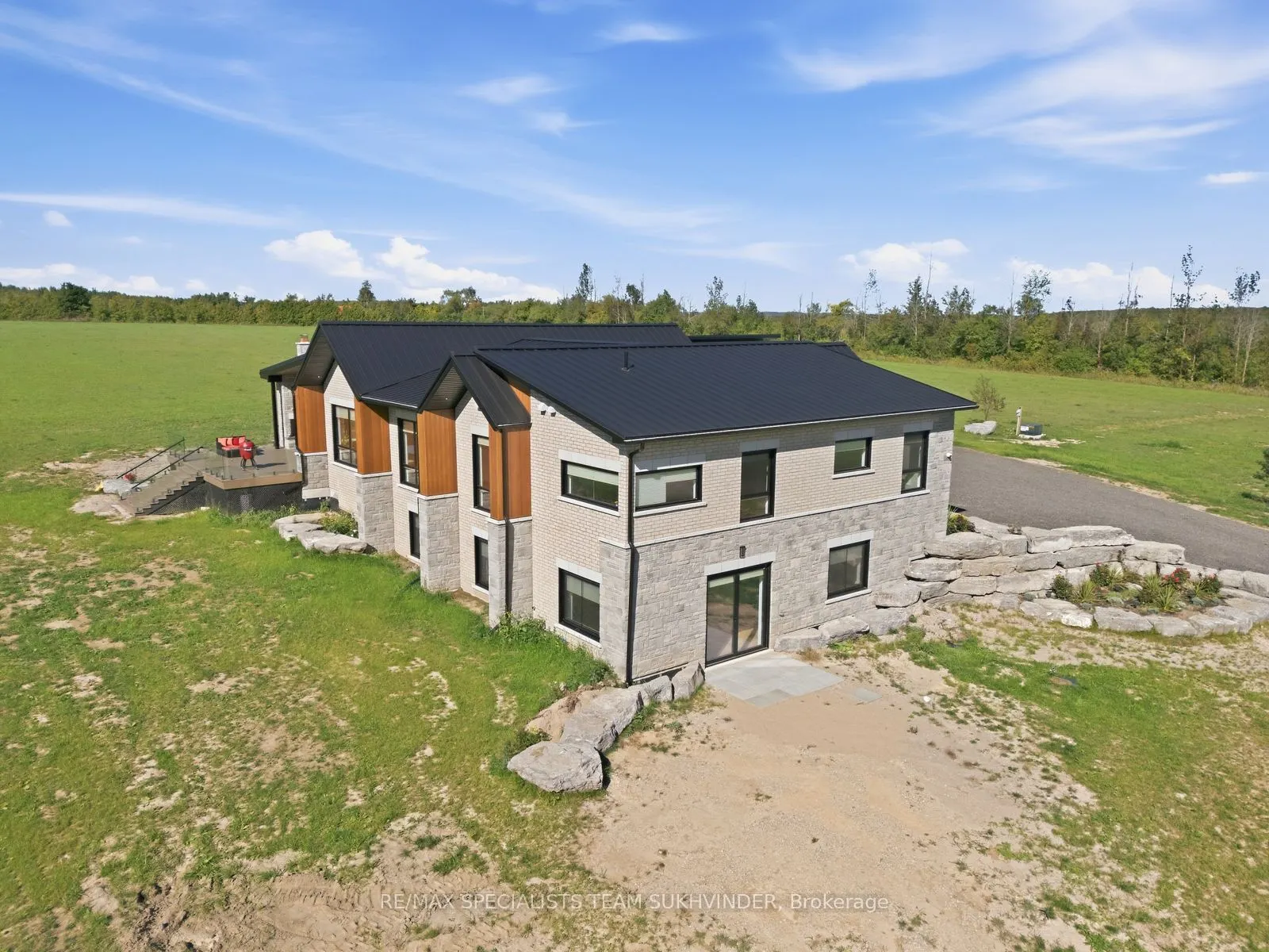 554068 Mono Amaranth Townline