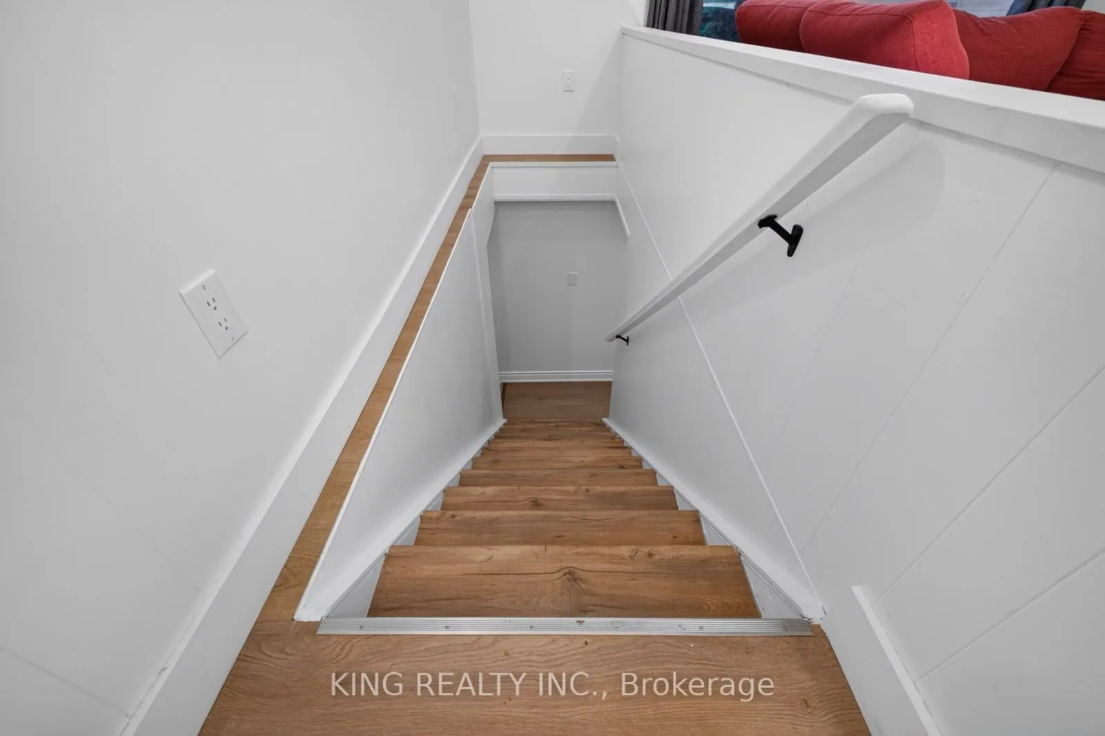 35 HEWKO Street