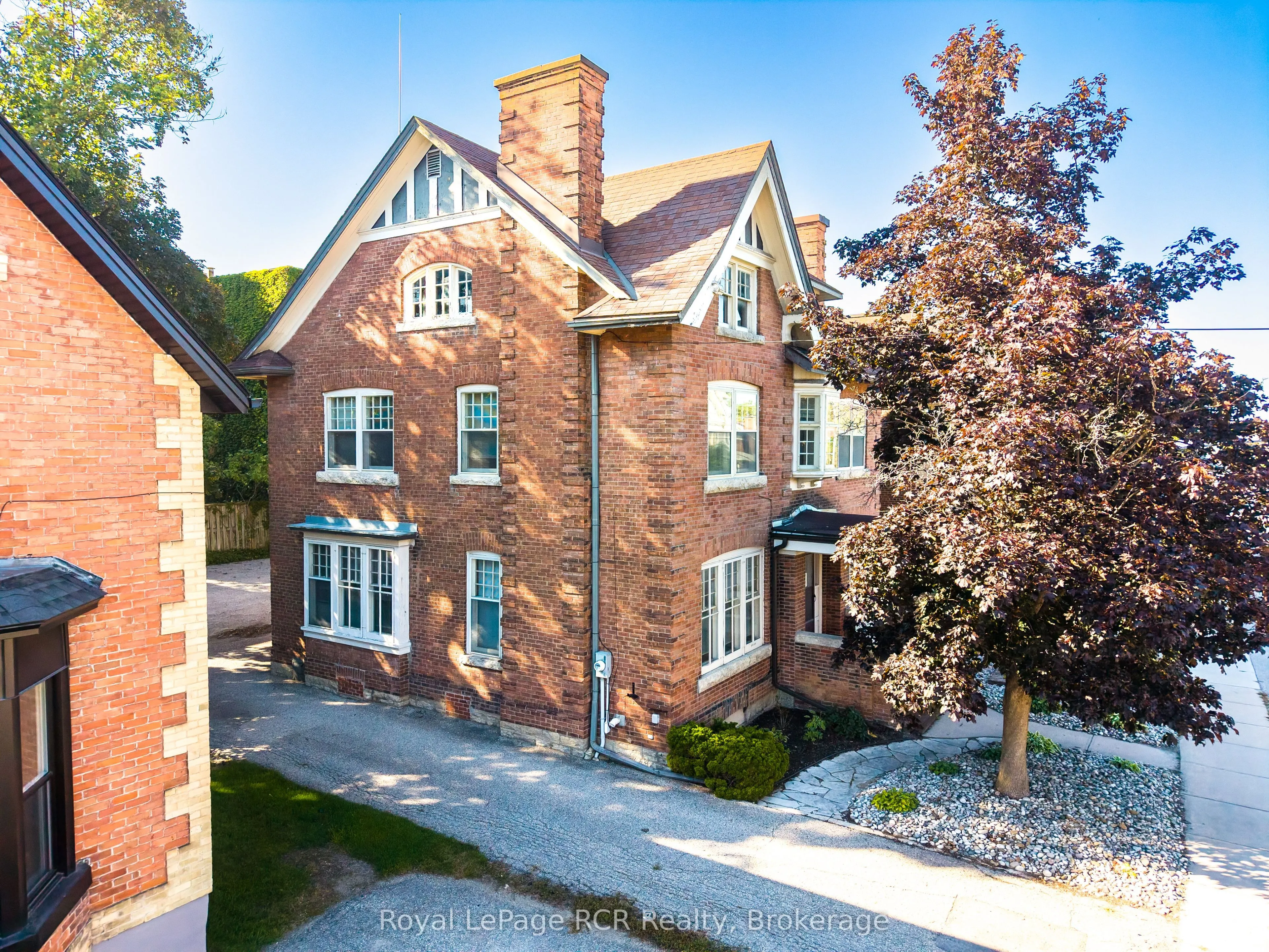 912 2nd Avenue W #Main Floor