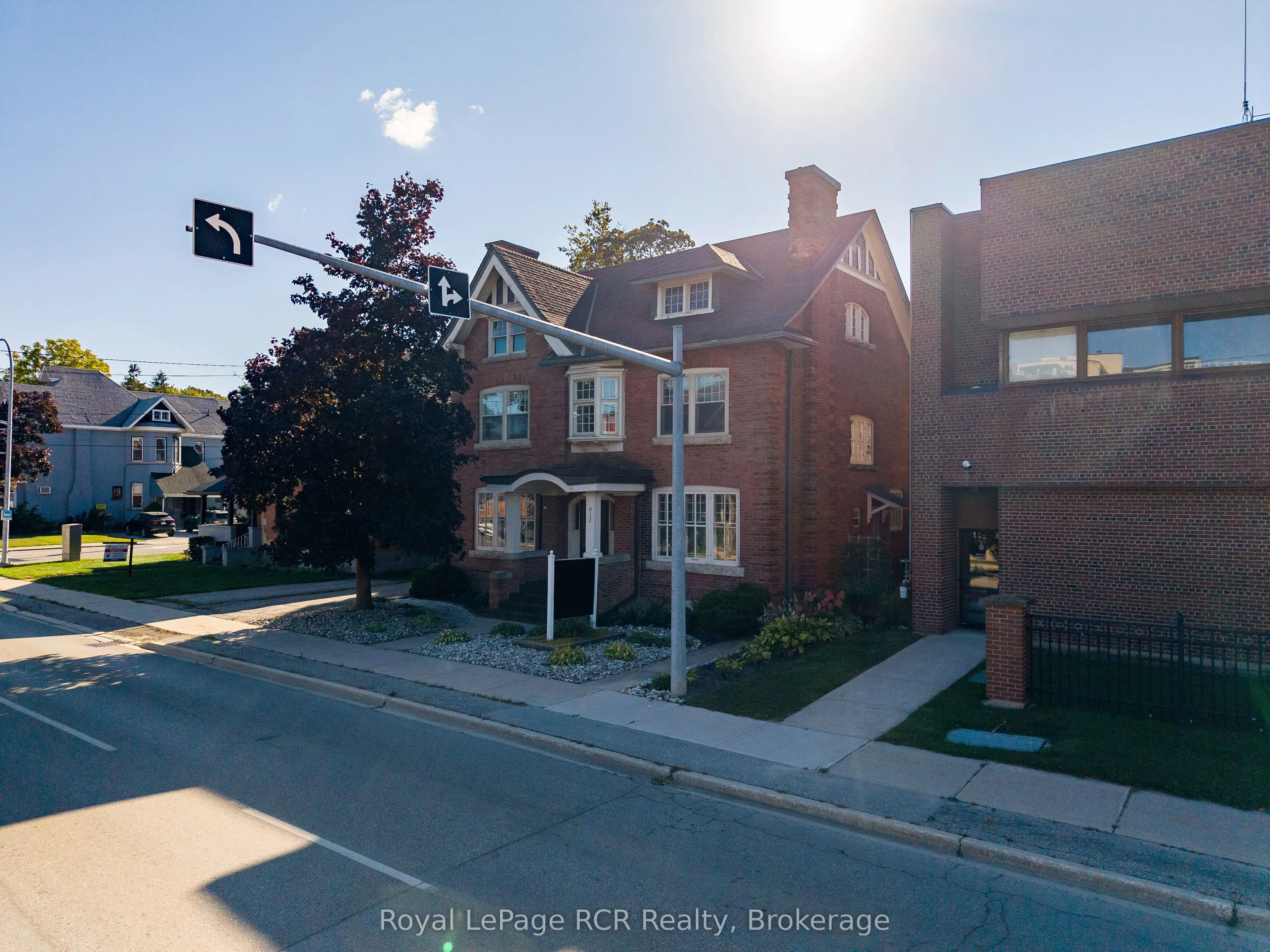 912 2nd Avenue W #Main Floor