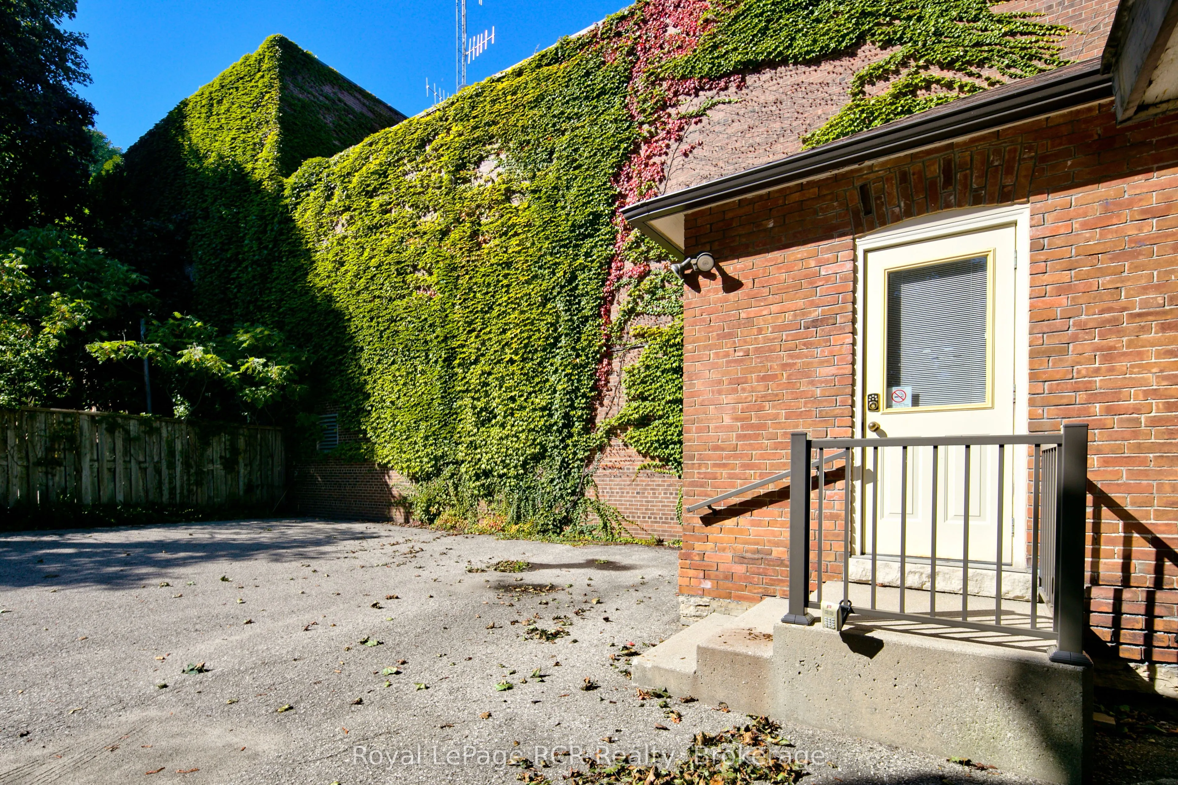 912 2nd Avenue W #Main Floor