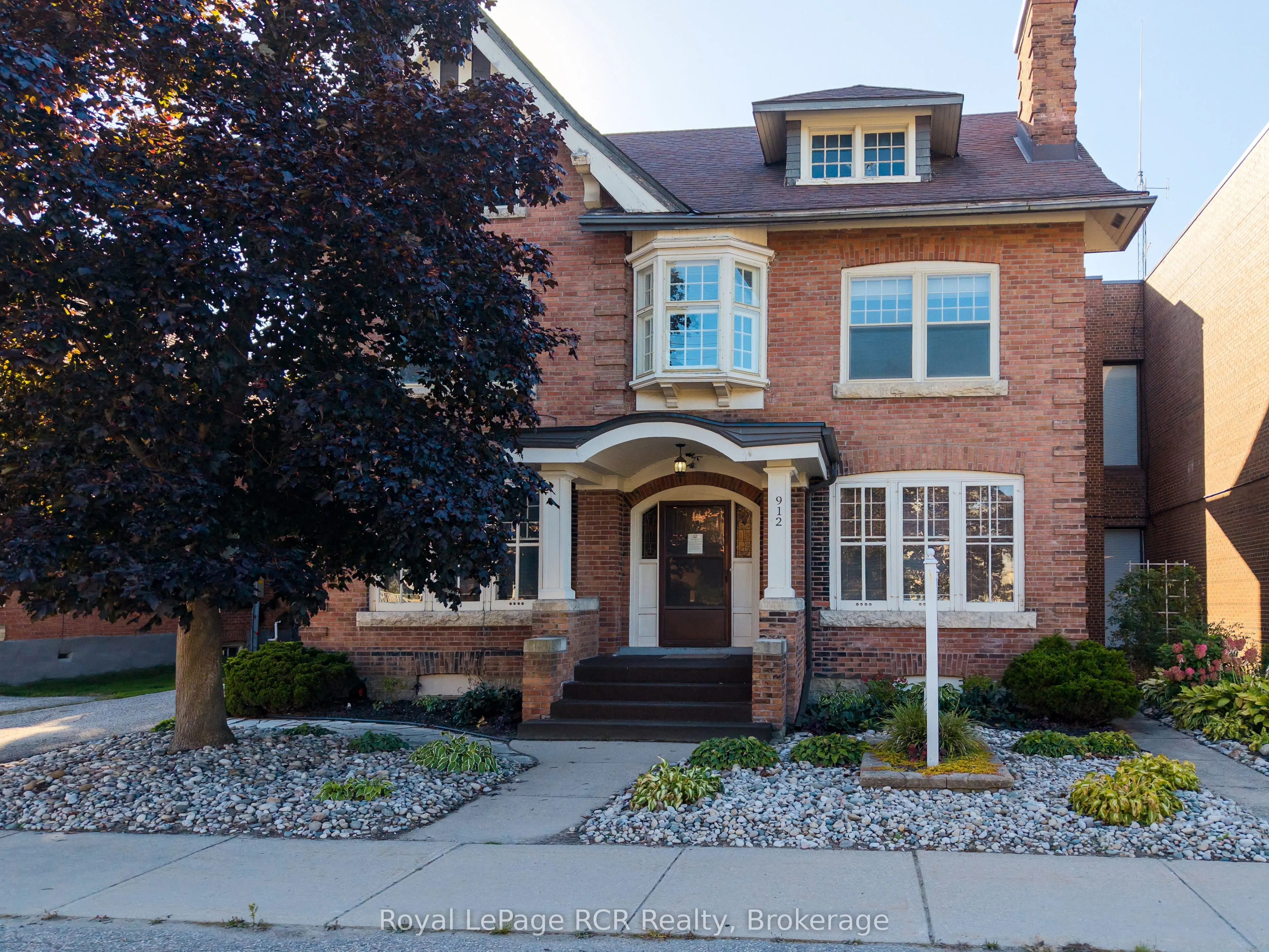 912 2nd Avenue W #Main Floor