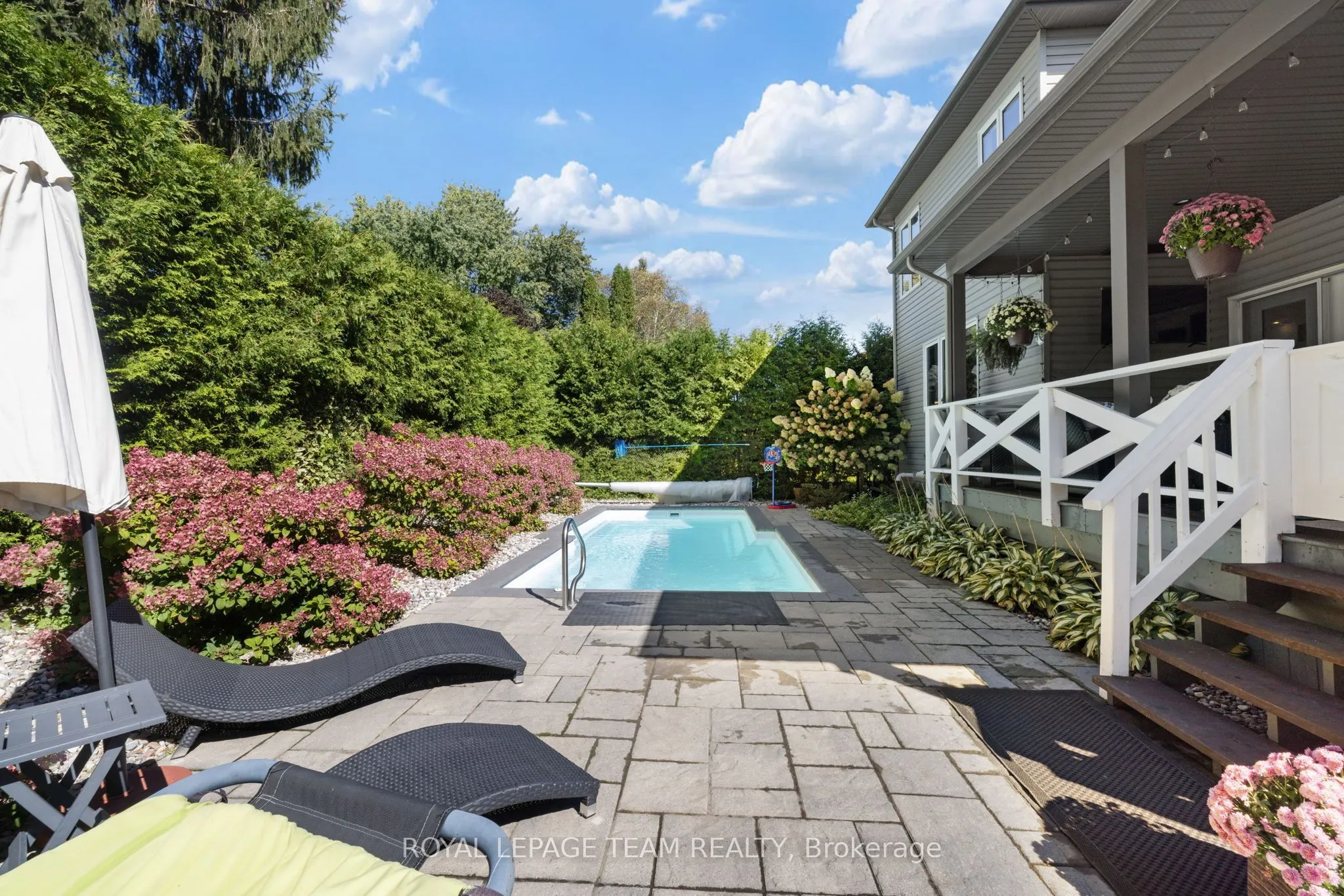 60 De La Rive Drive