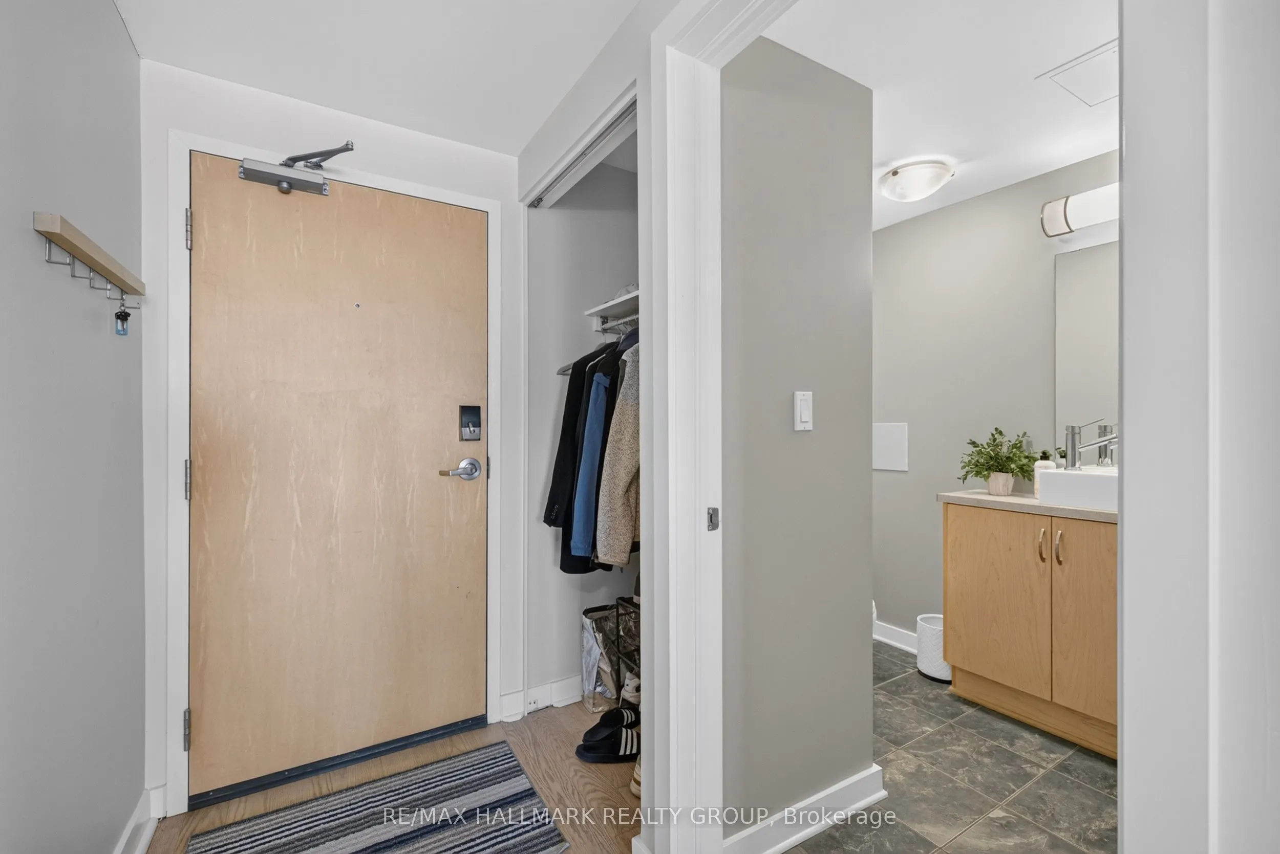 1014 BANK Street #506