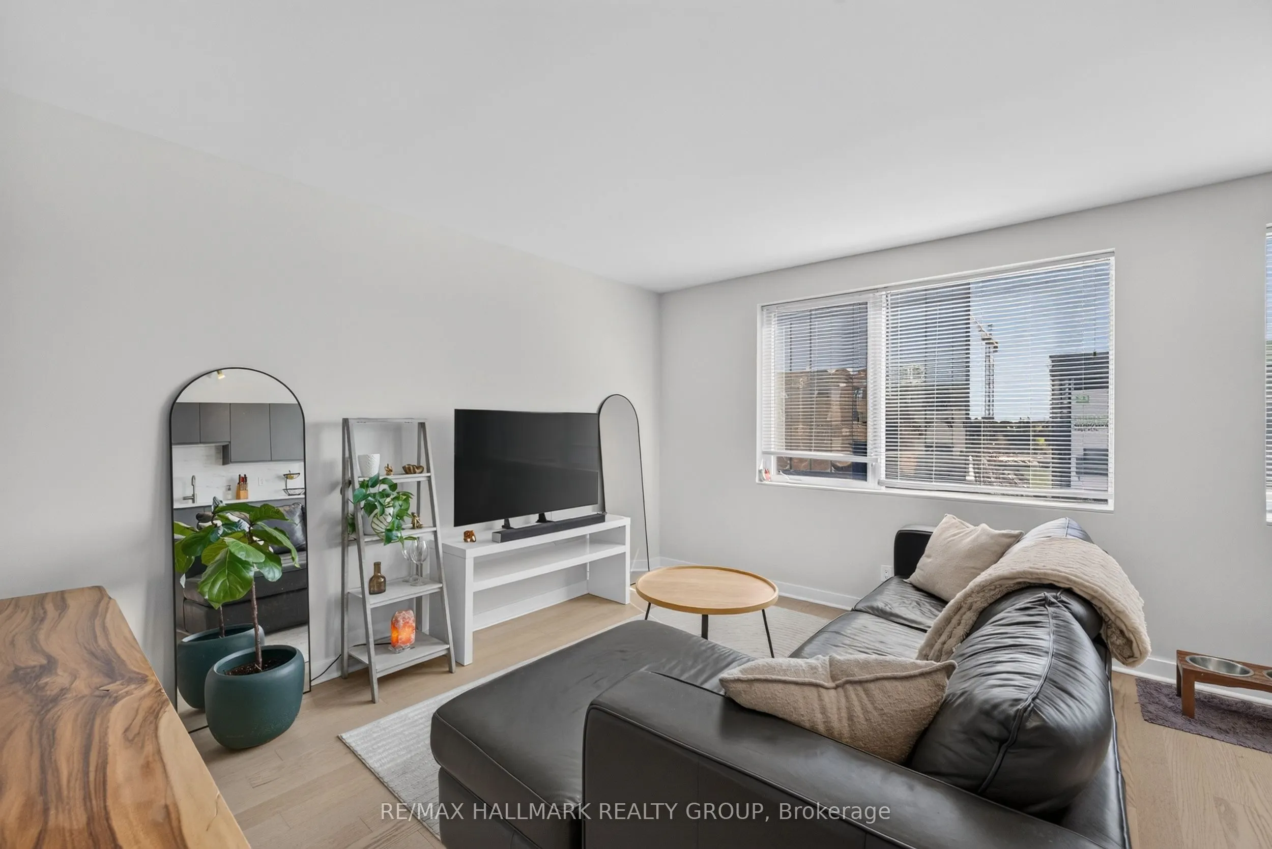 1014 BANK Street #506