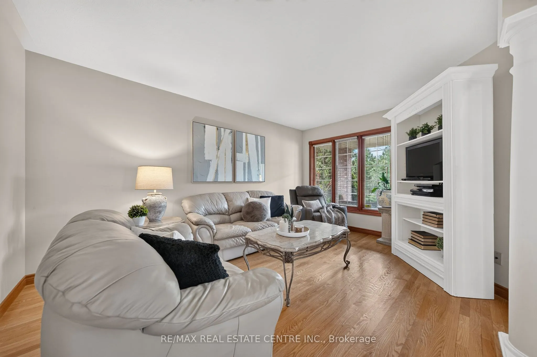 52 Archwood Crescent