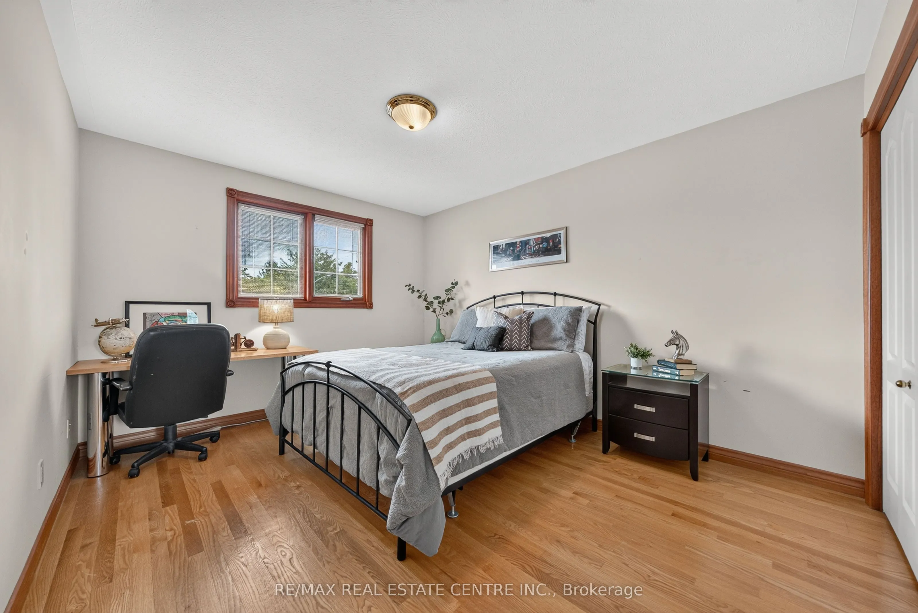 52 Archwood Crescent