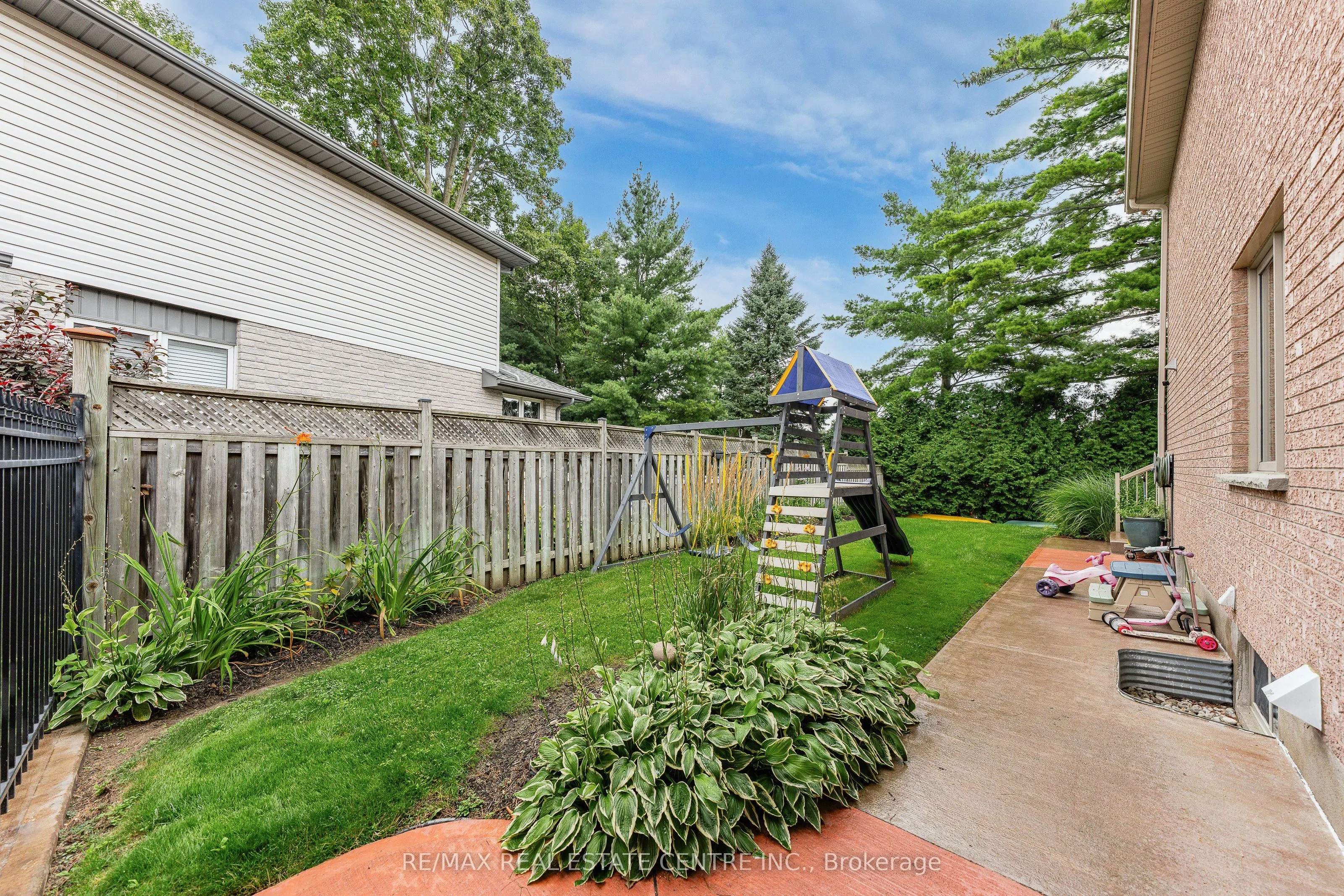 52 Archwood Crescent