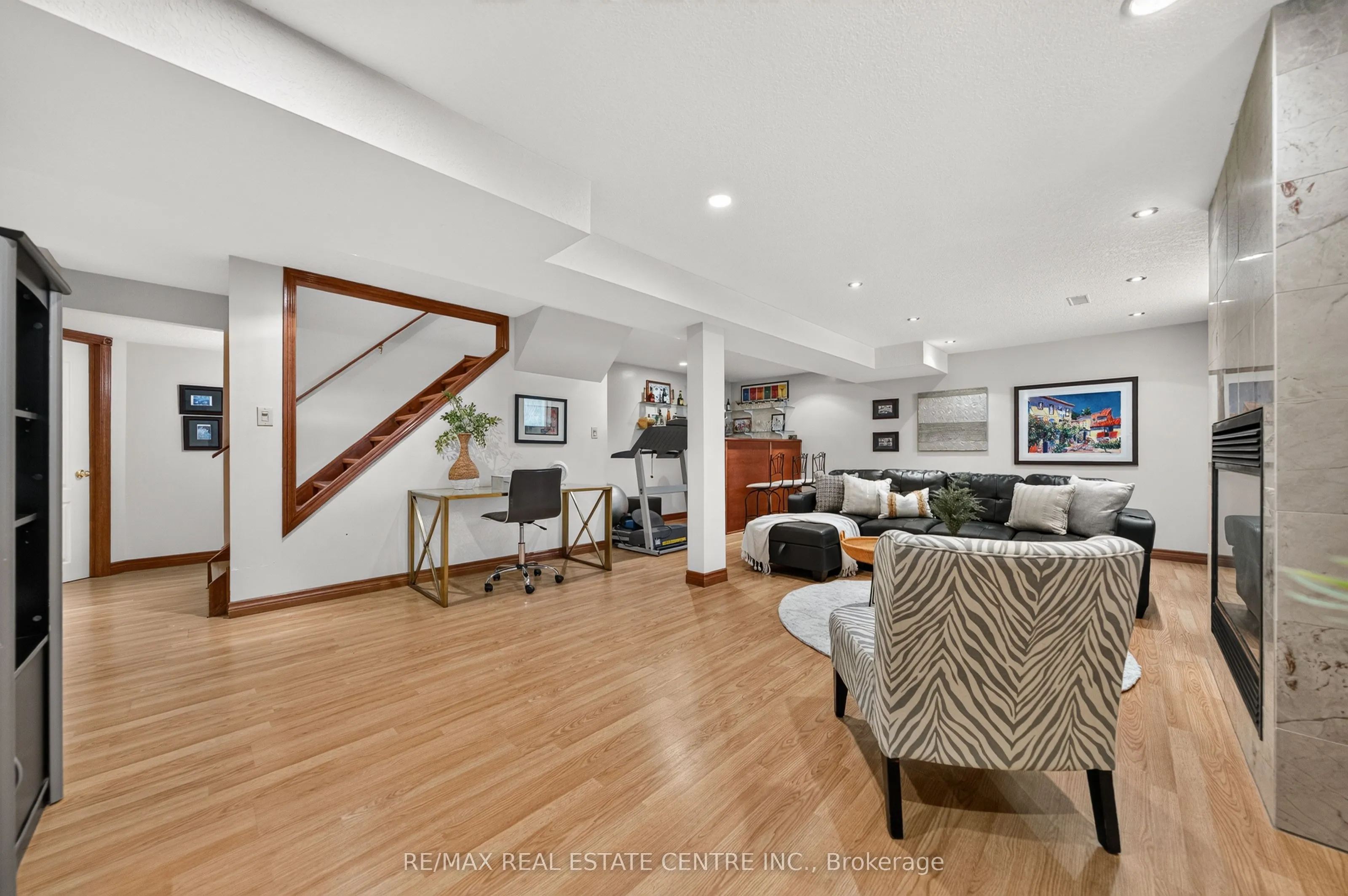 52 Archwood Crescent