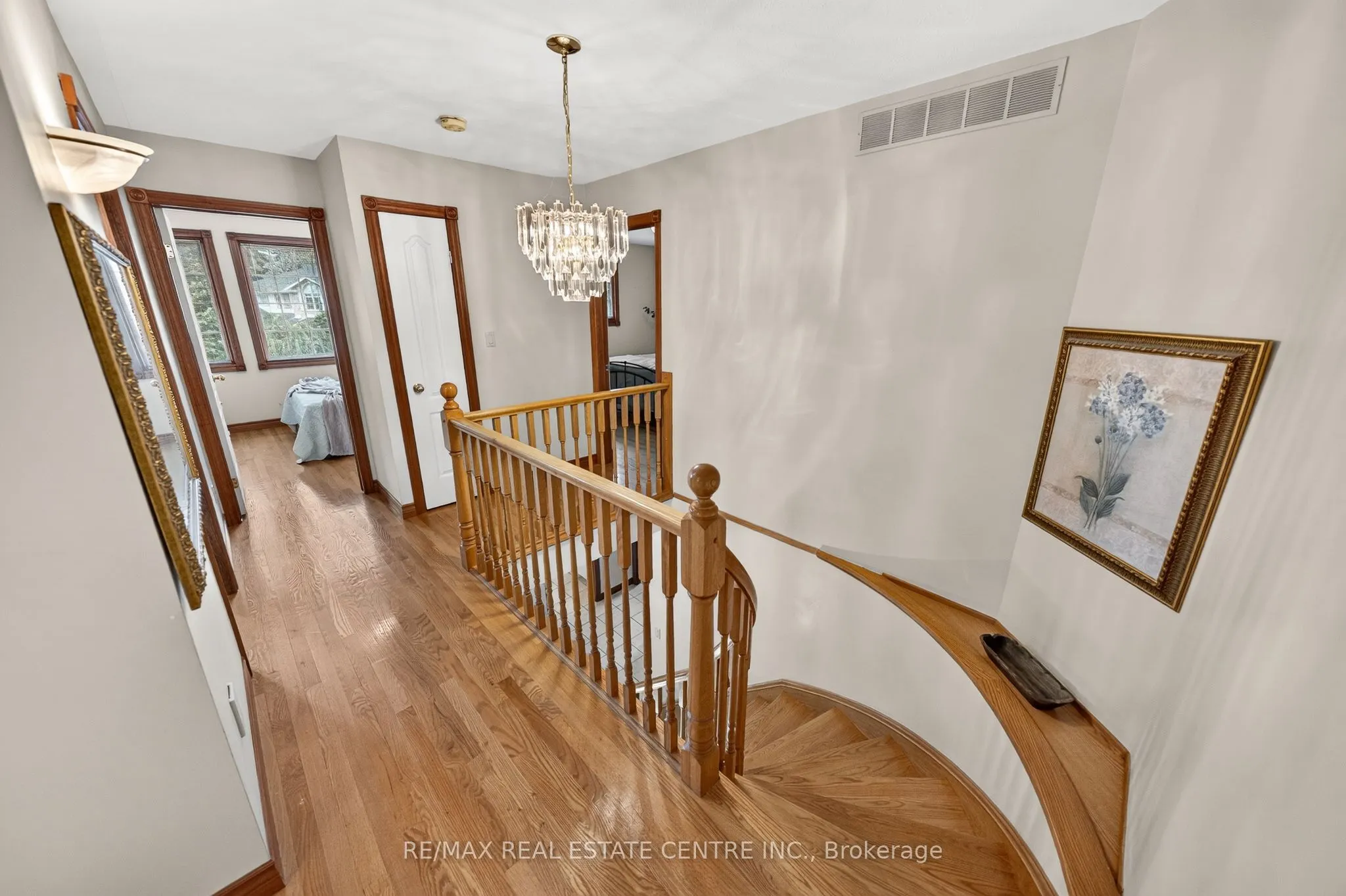 52 Archwood Crescent