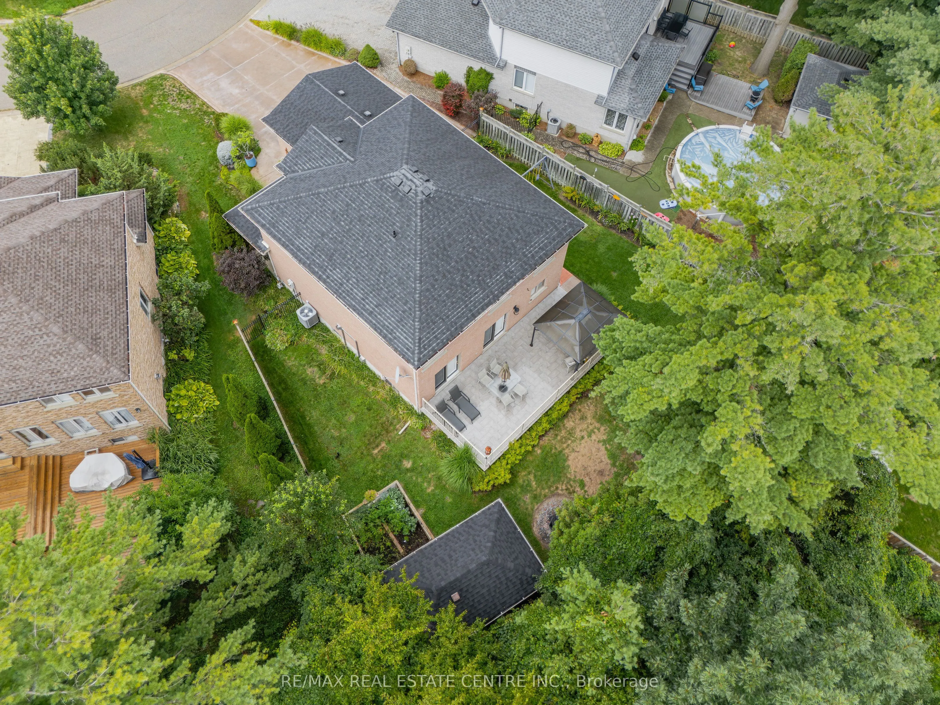 52 Archwood Crescent