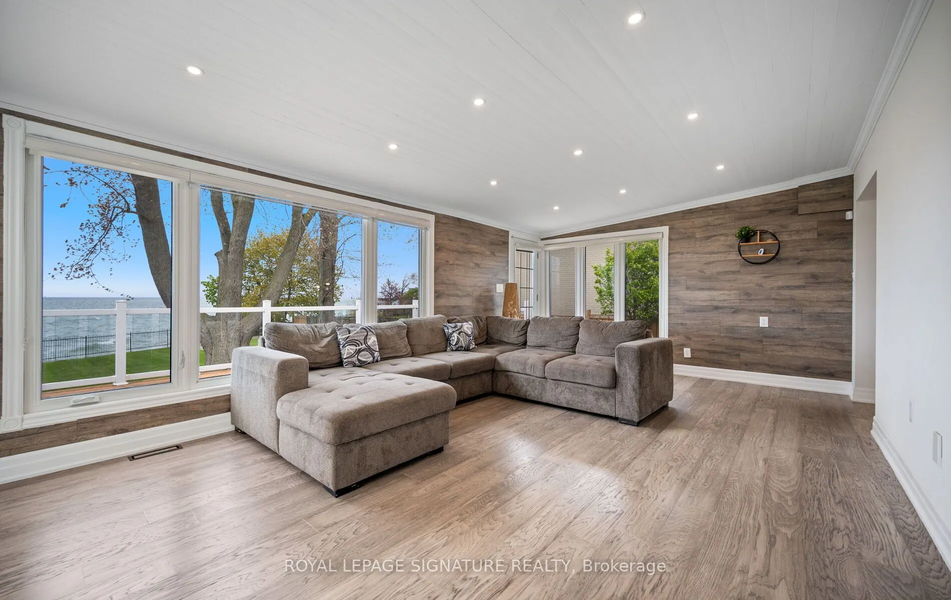 17 Wendakee Drive