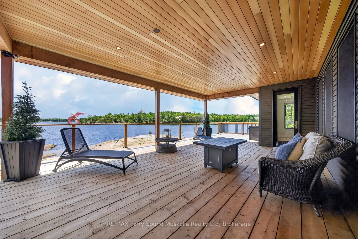 32 A11 Island