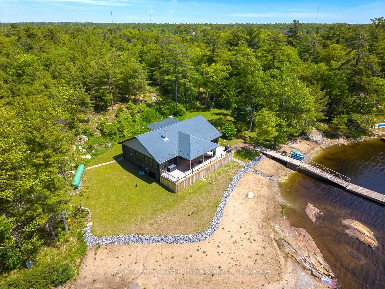 32 A11 Island