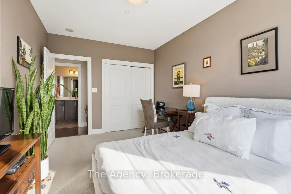 160 Macdonell Street #901