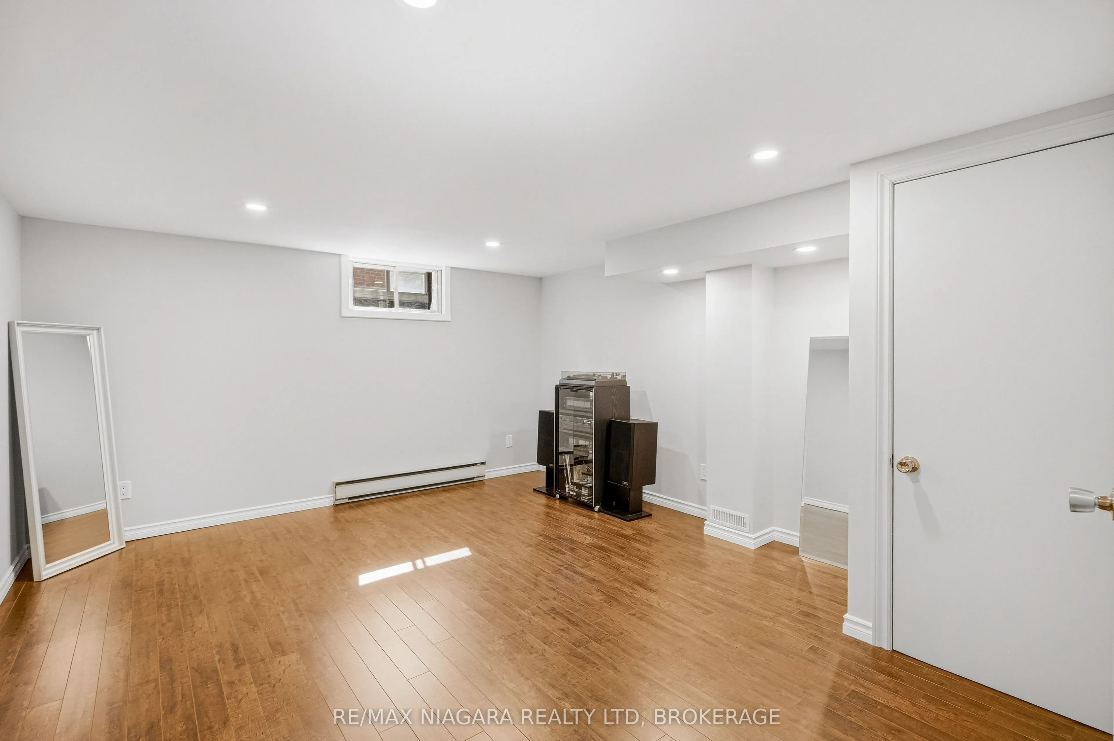 7771 Wilson Crescent