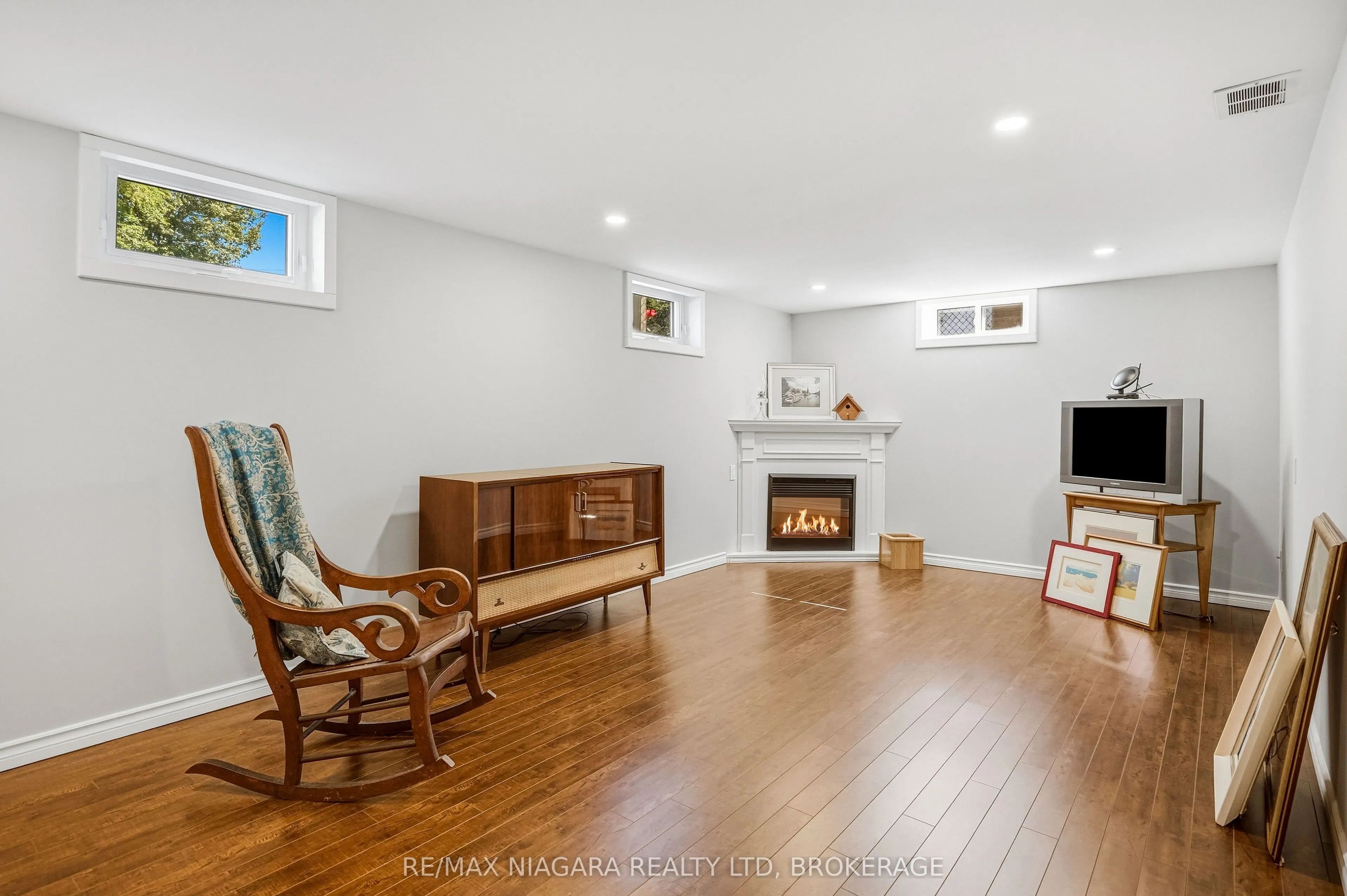 7771 Wilson Crescent