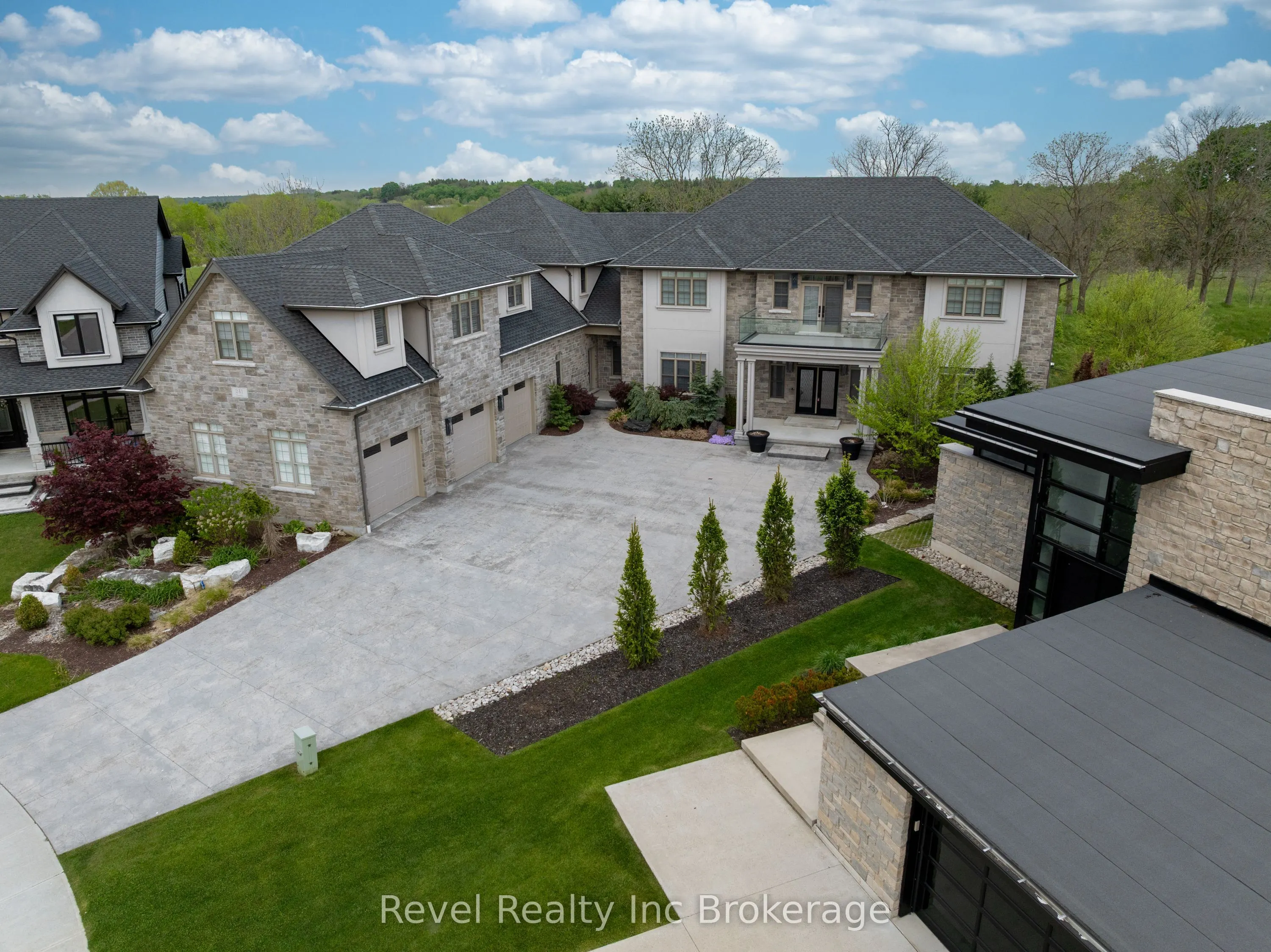 241 Tamarack Boulevard