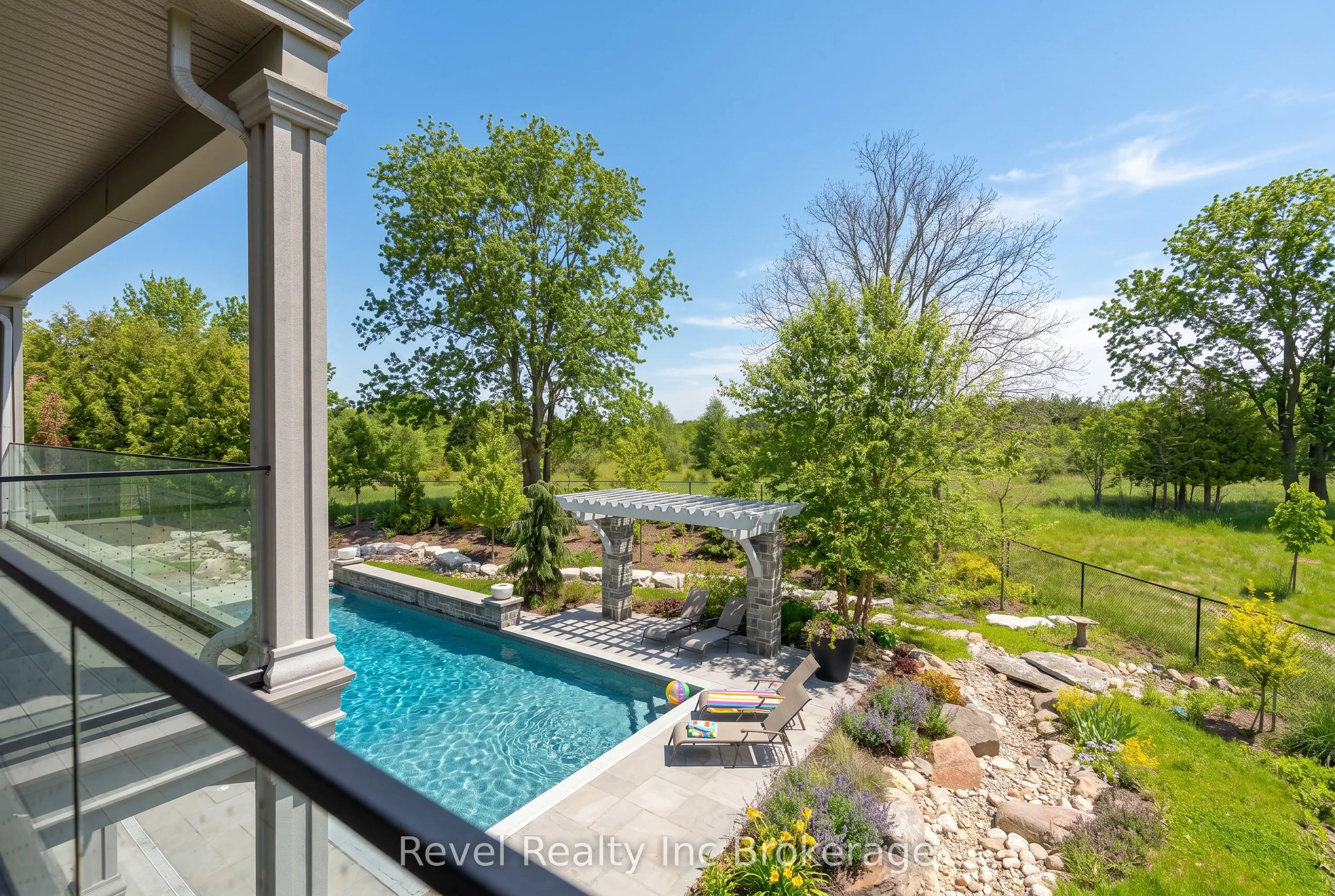 241 Tamarack Boulevard
