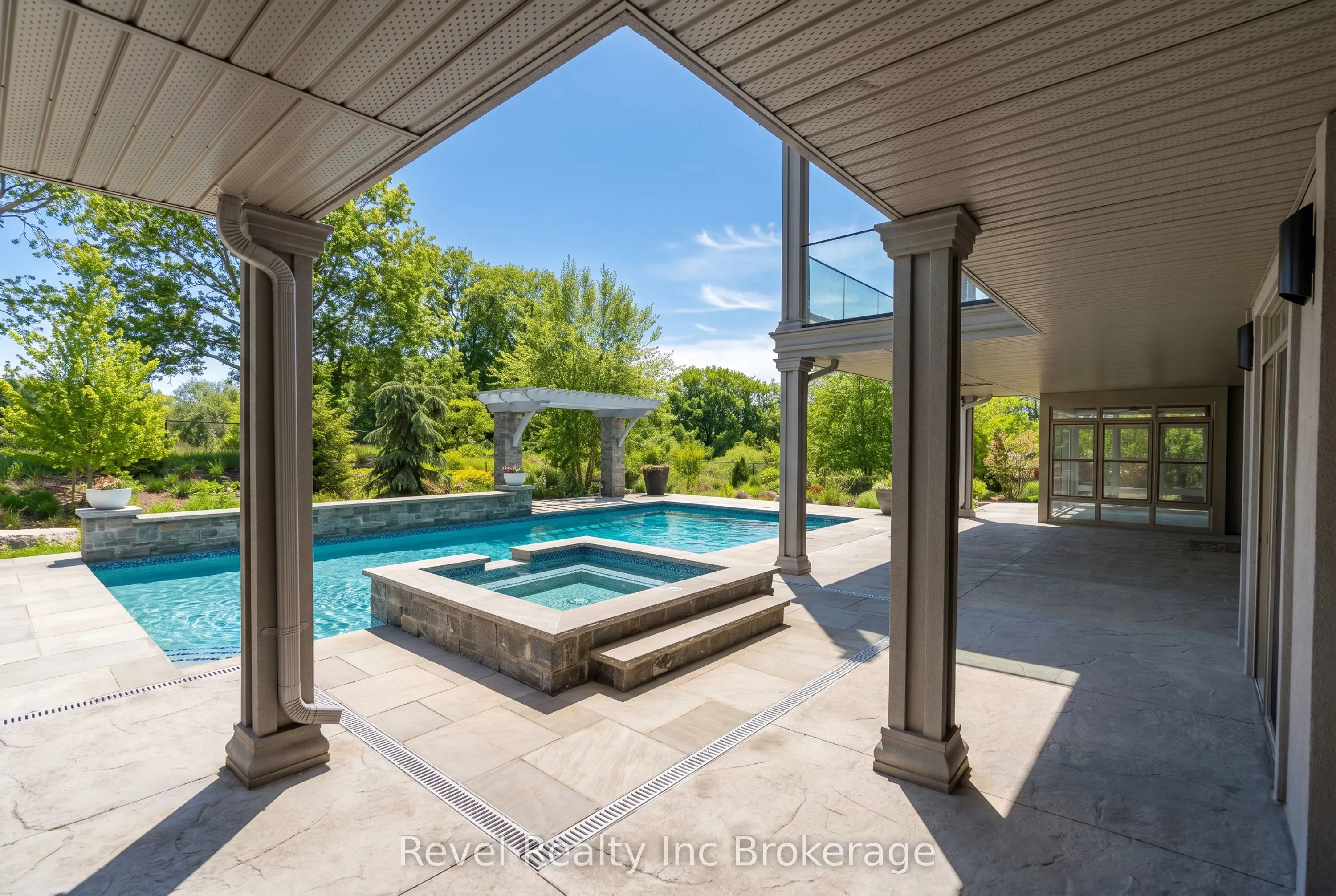 241 Tamarack Boulevard