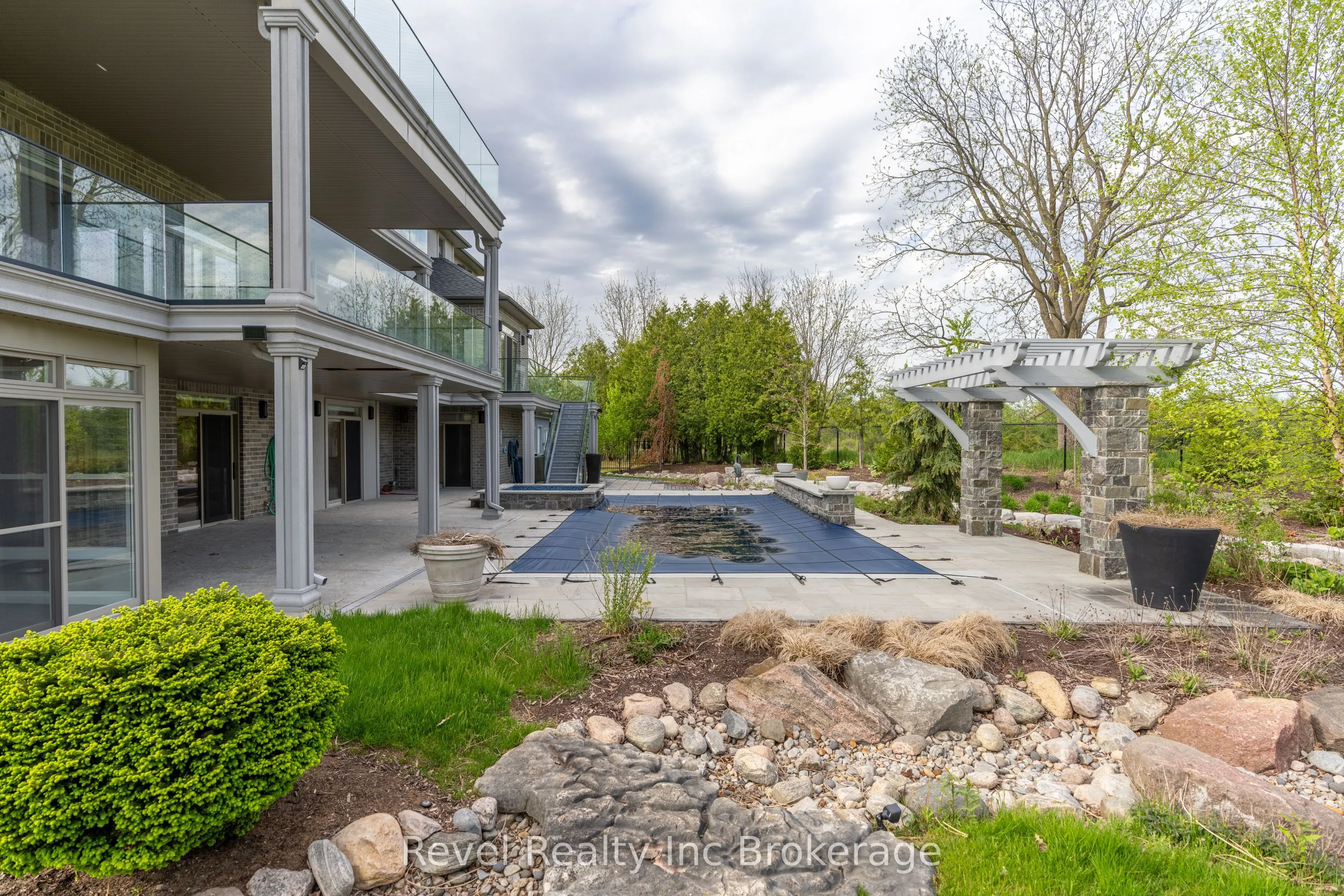241 Tamarack Boulevard