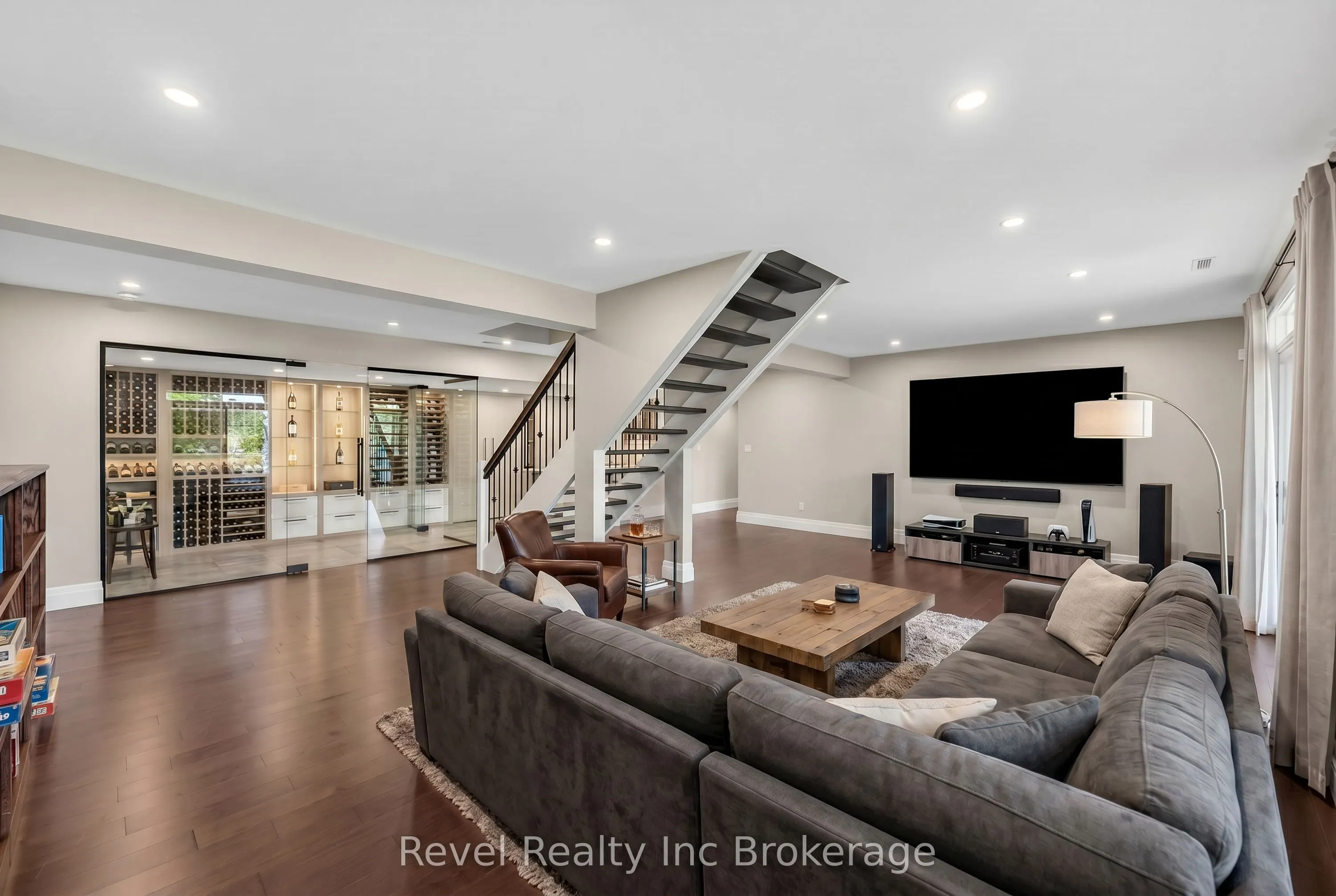241 Tamarack Boulevard