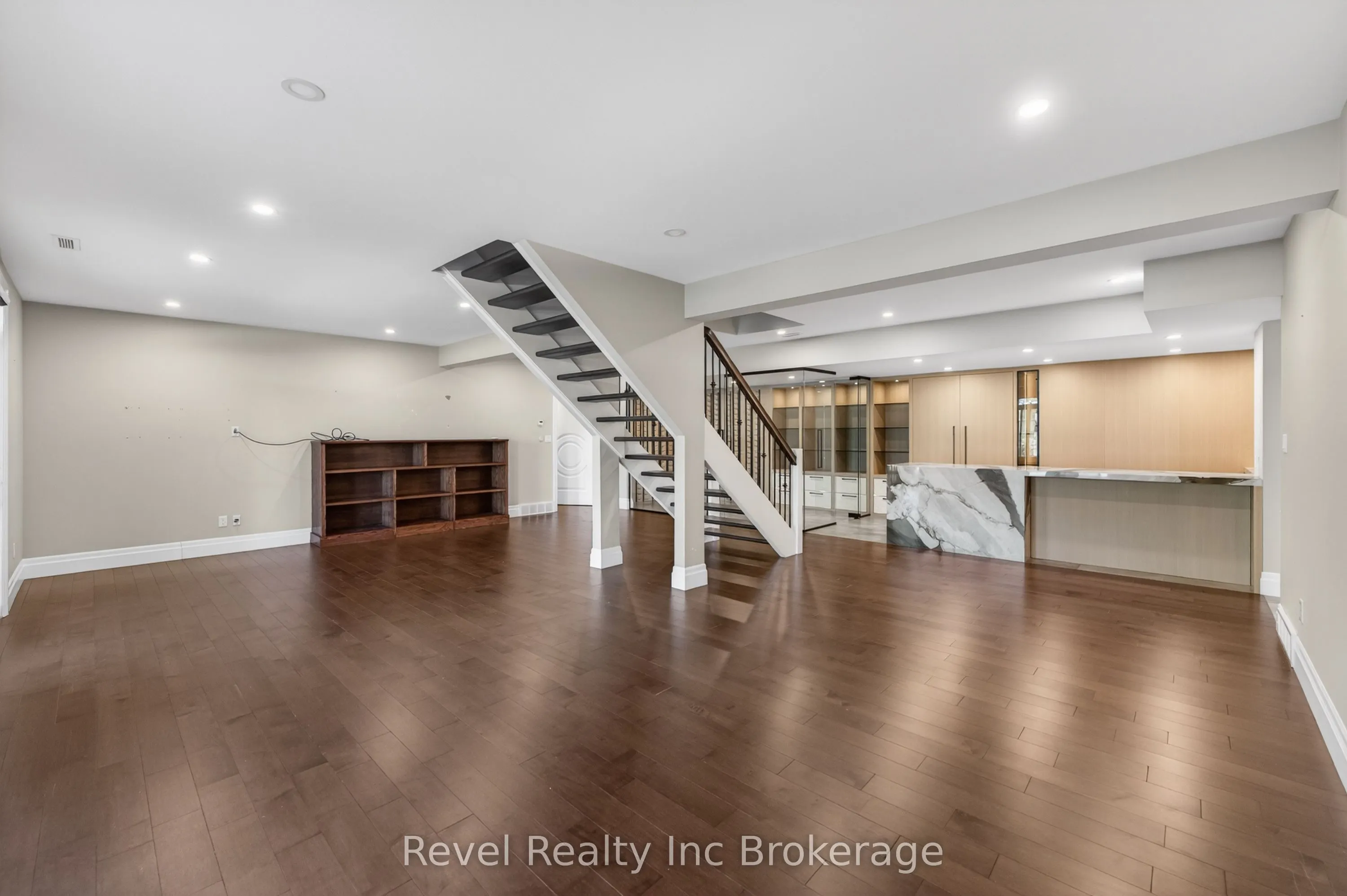 241 Tamarack Boulevard