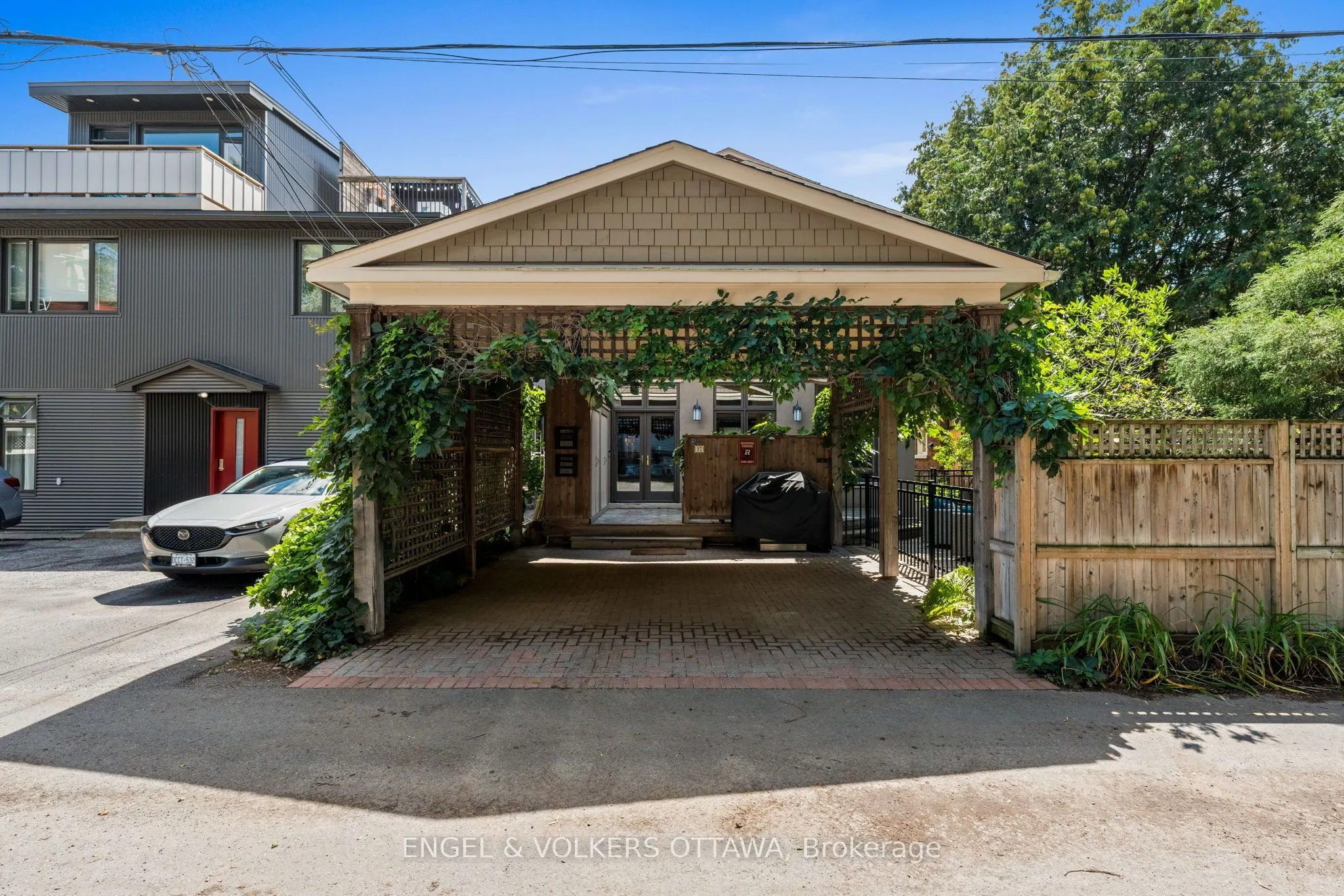 17 Oakland Avenue