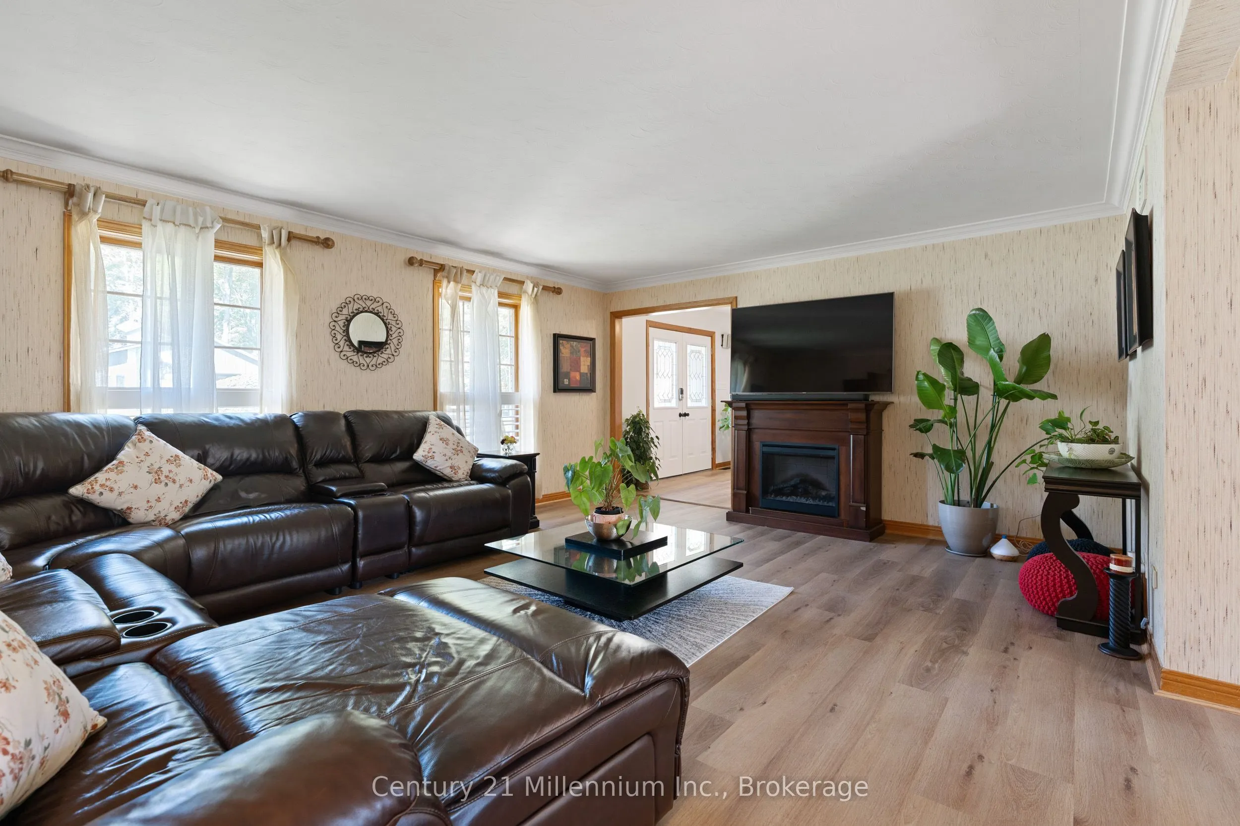 449 6th Avenue W