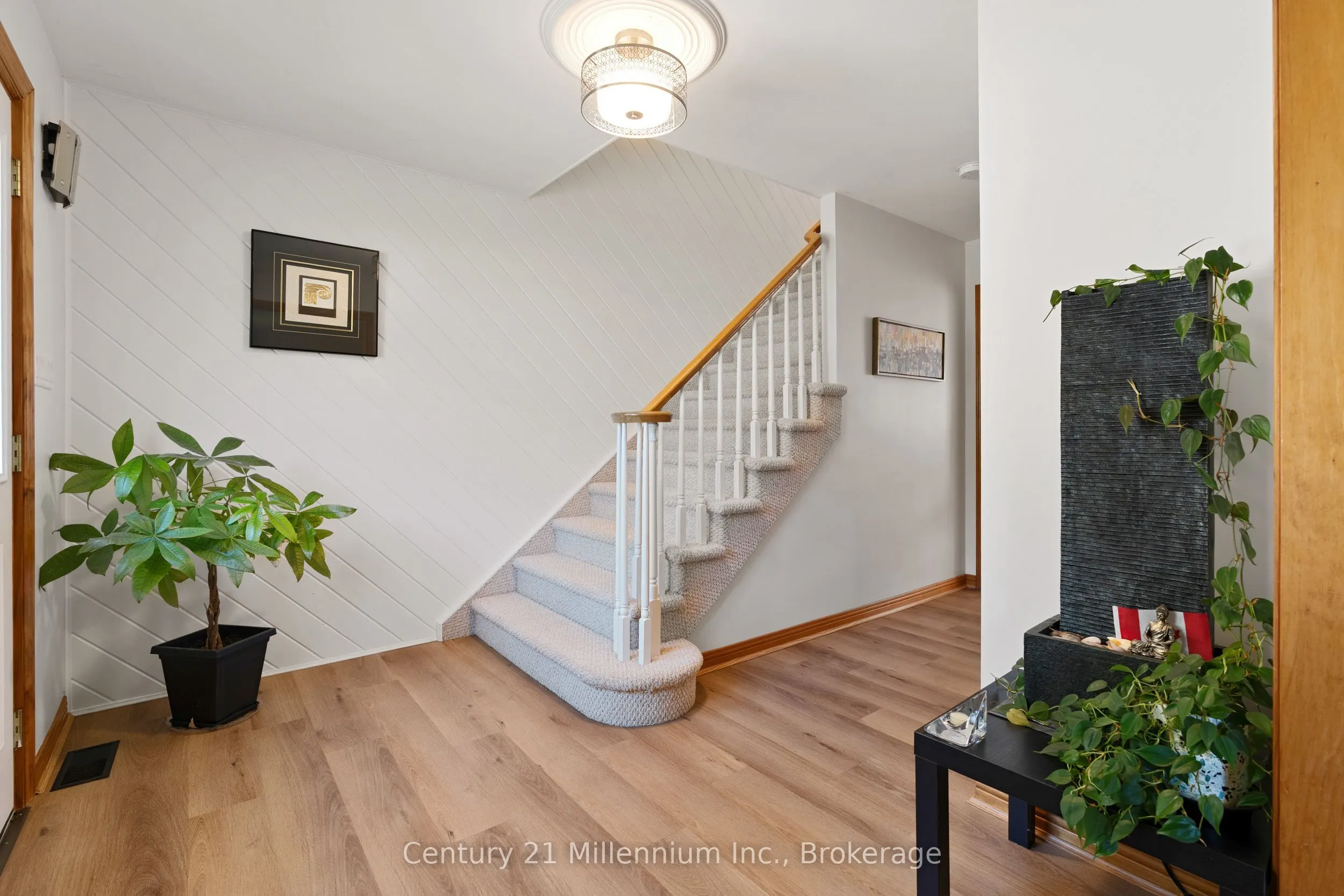 449 6th Avenue W