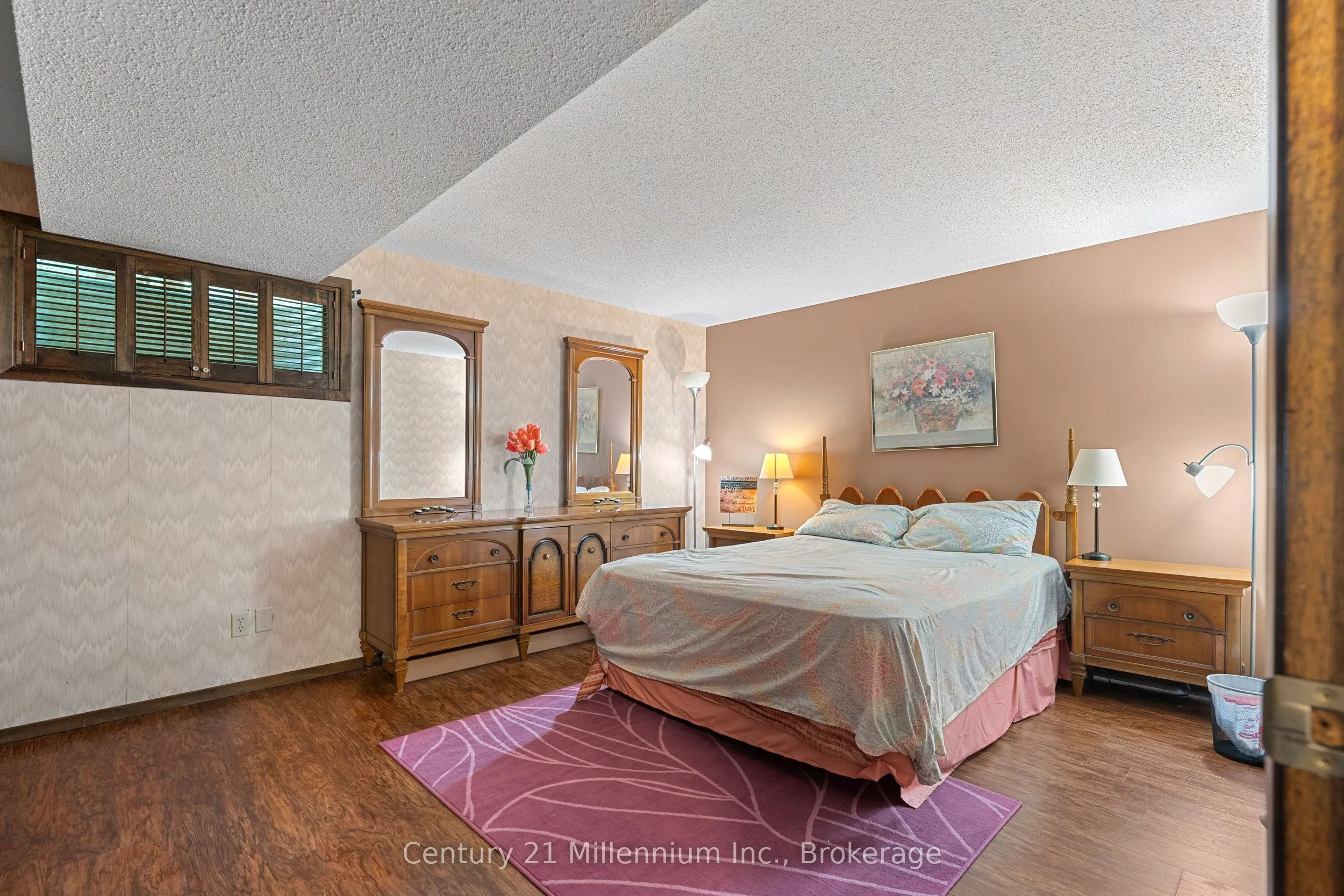 449 6th Avenue W