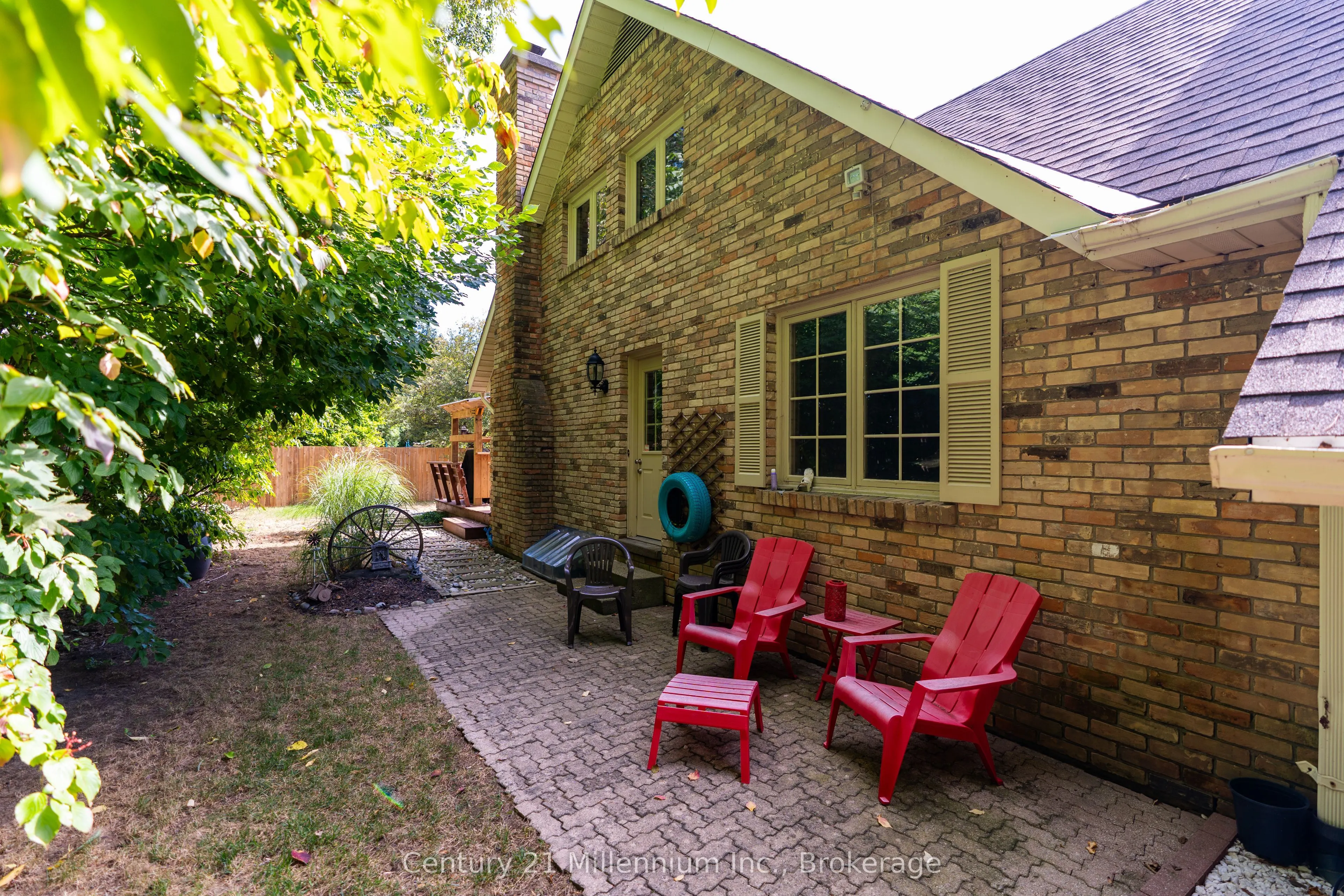449 6th Avenue W