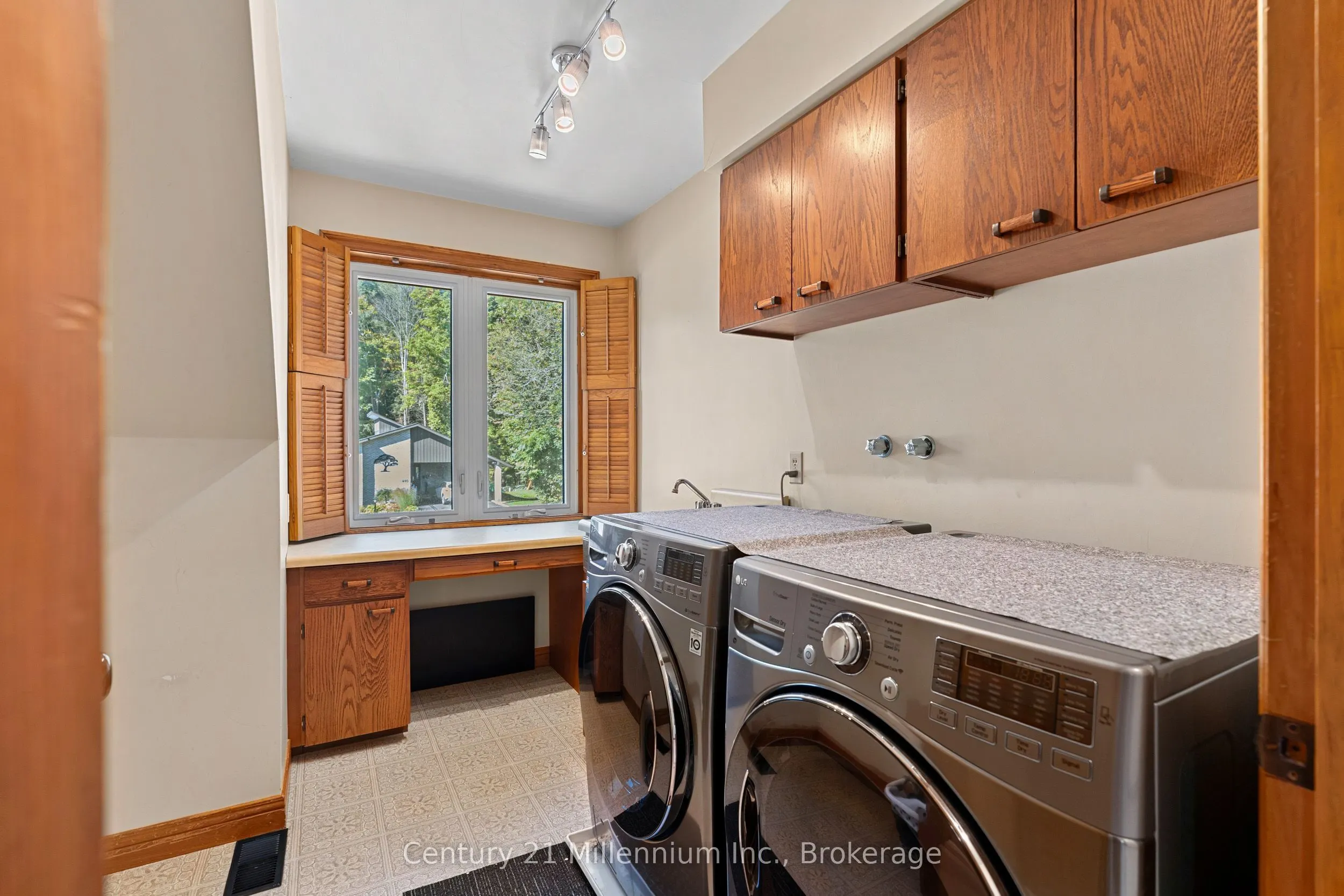 449 6th Avenue W