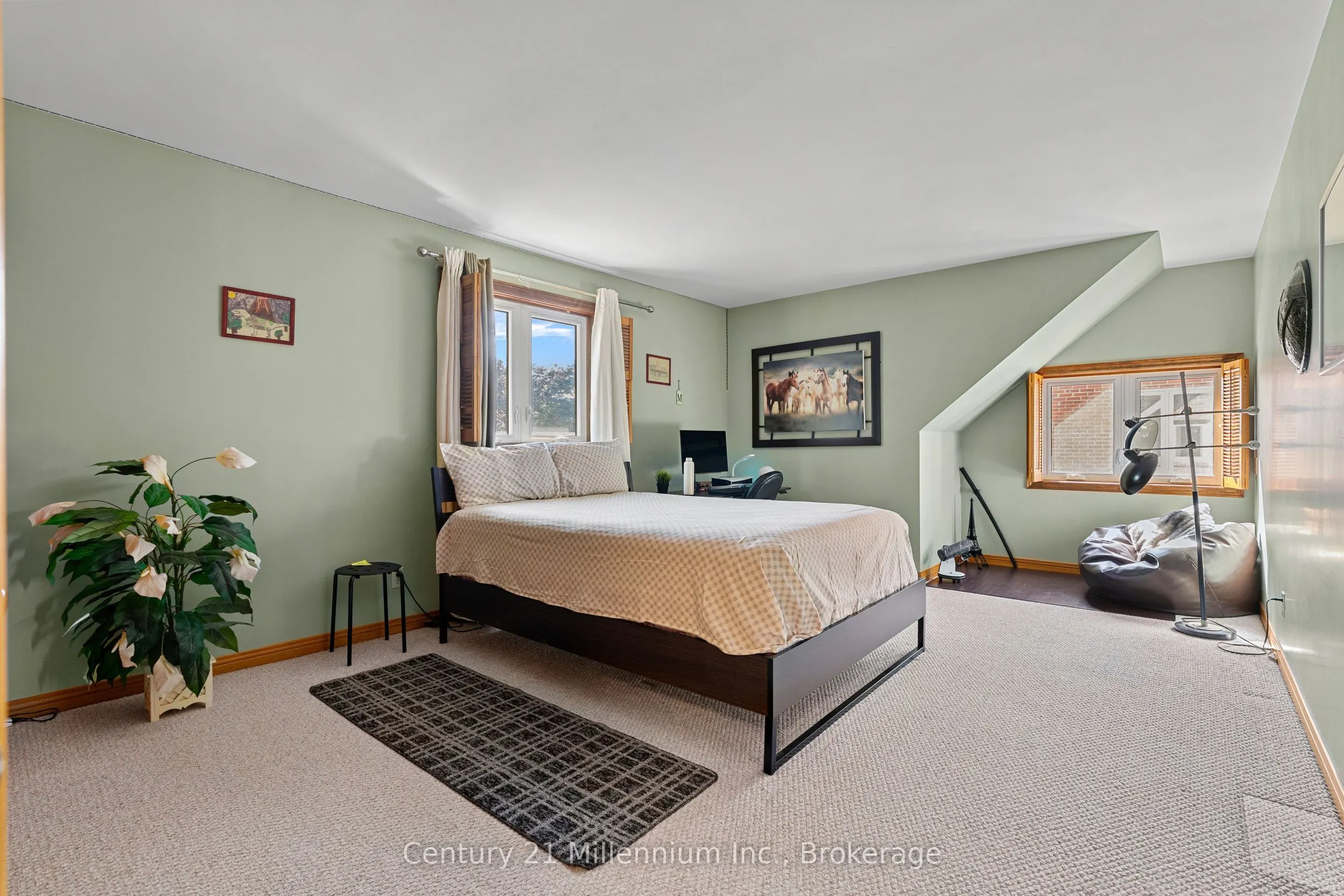 449 6th Avenue W
