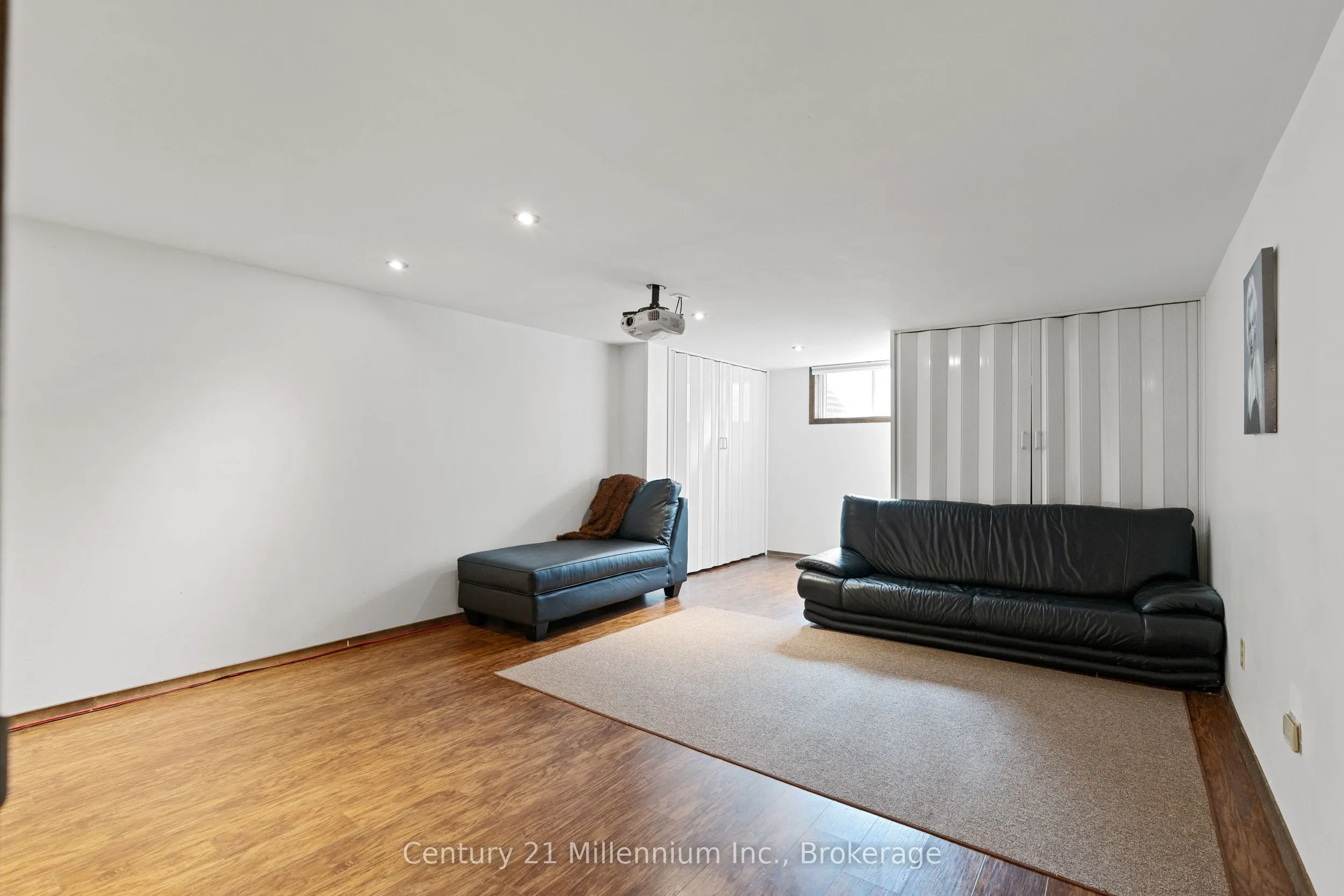 449 6th Avenue W