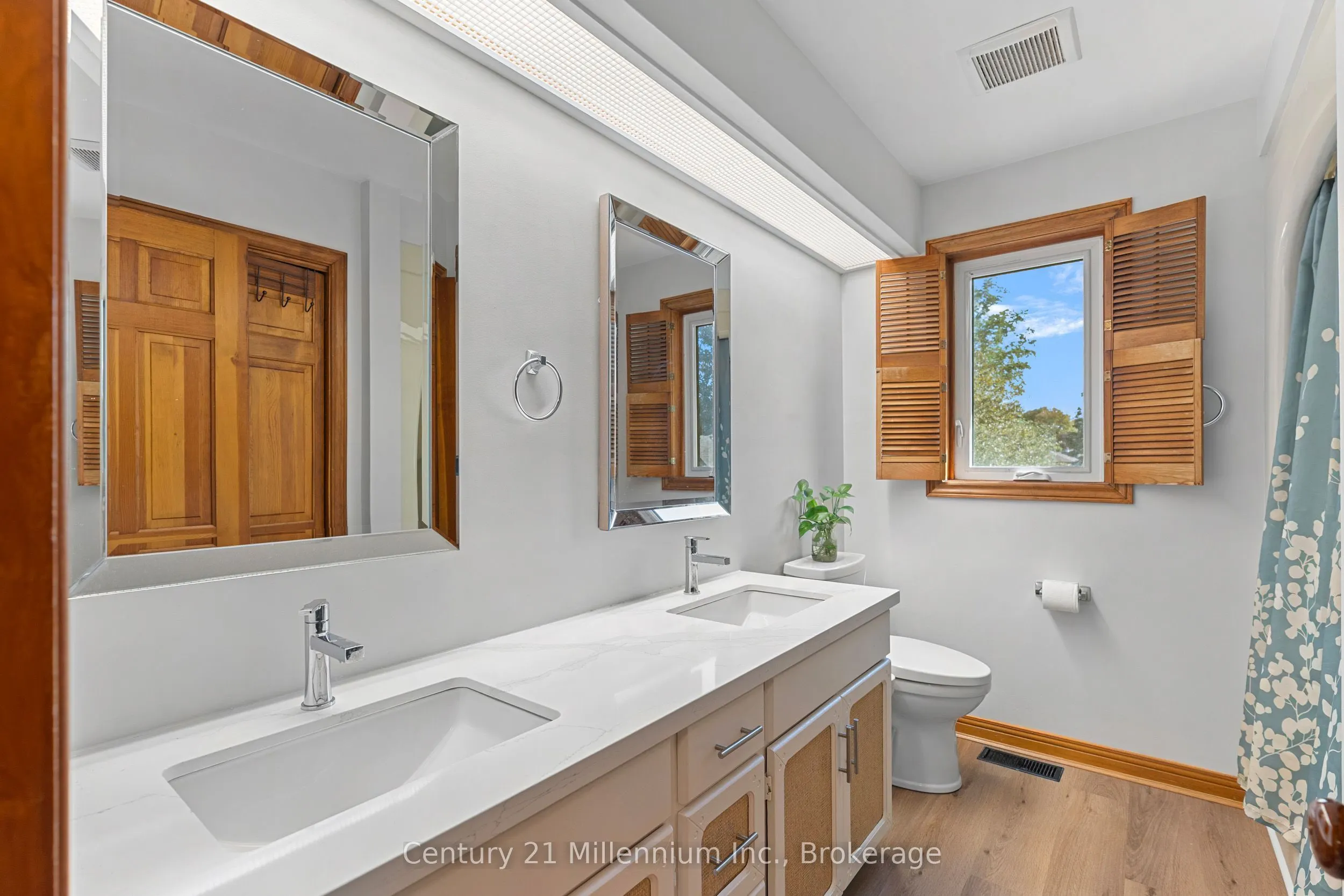 449 6th Avenue W