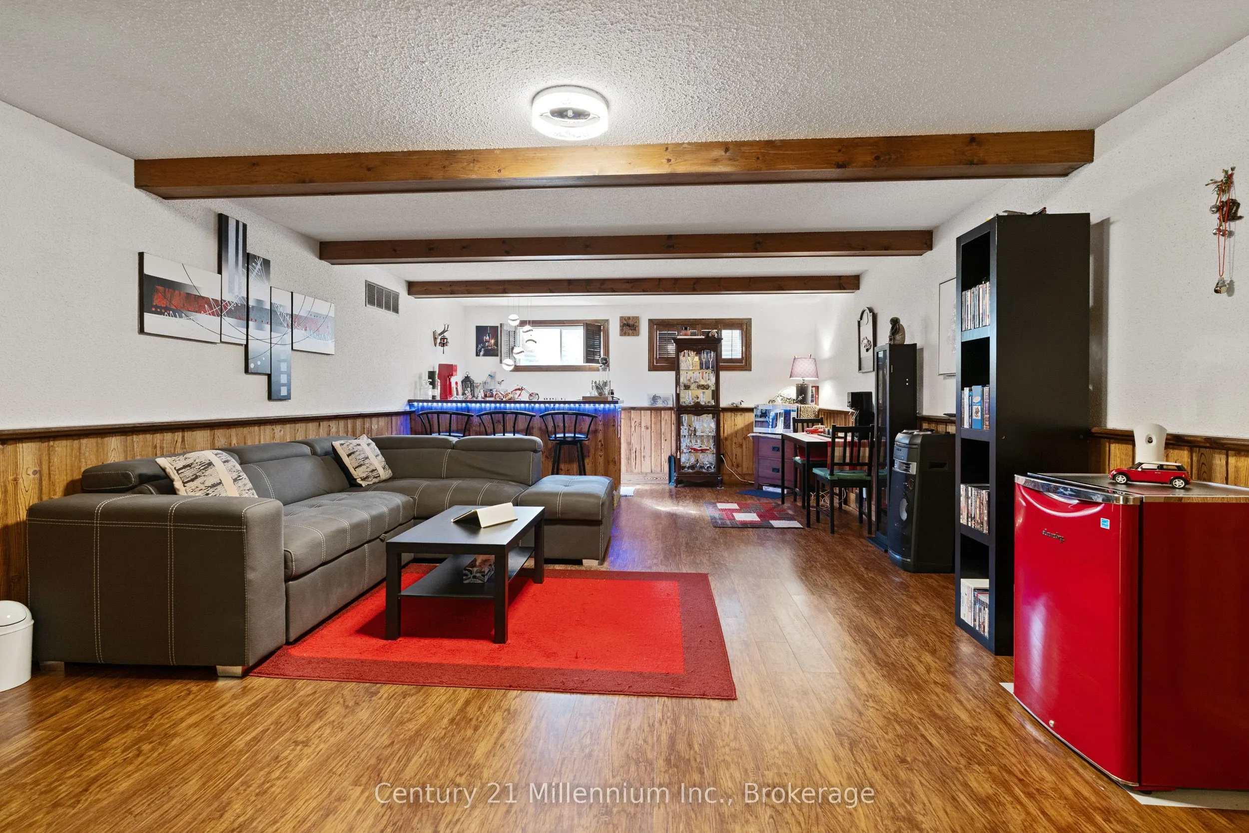 449 6th Avenue W