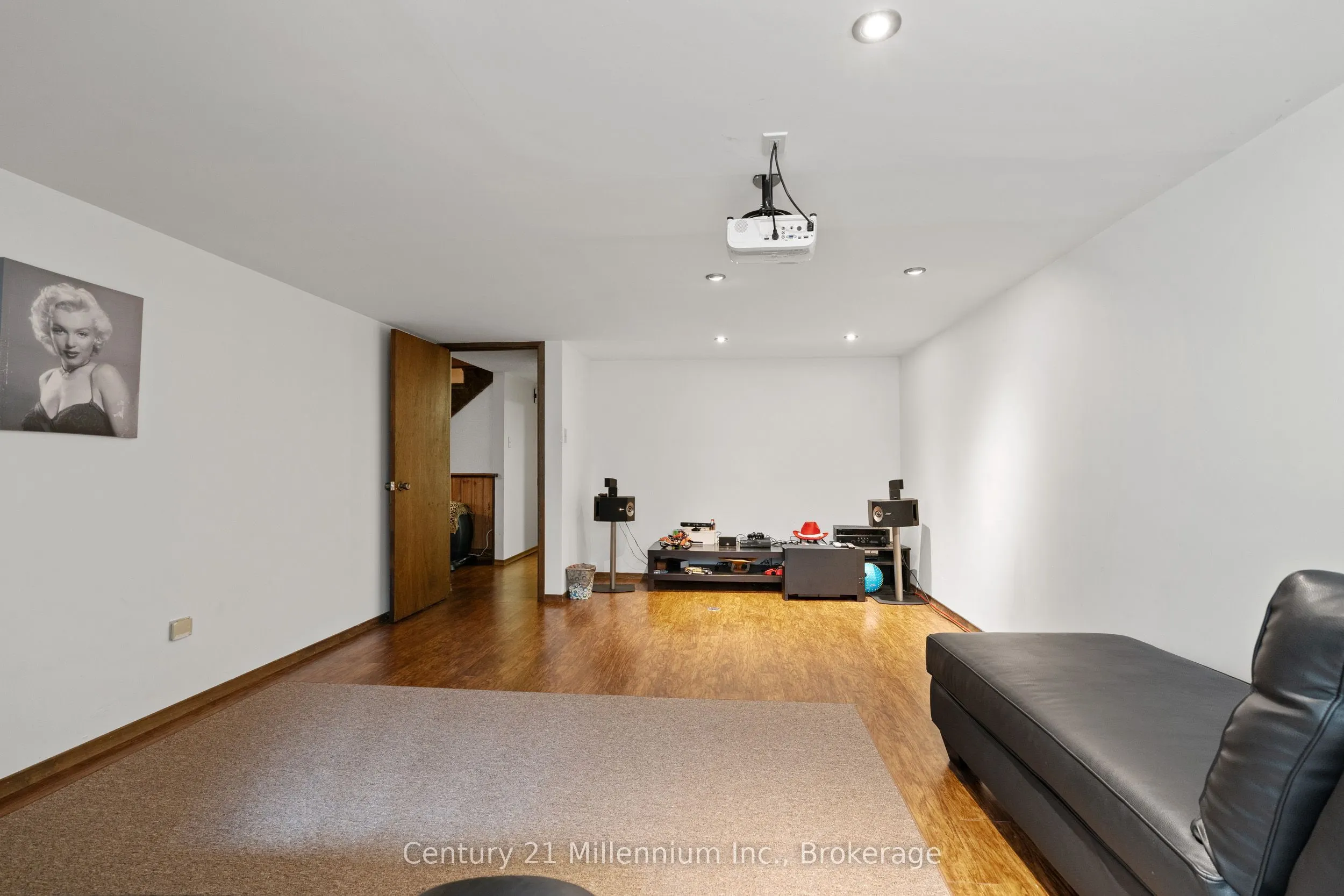 449 6th Avenue W