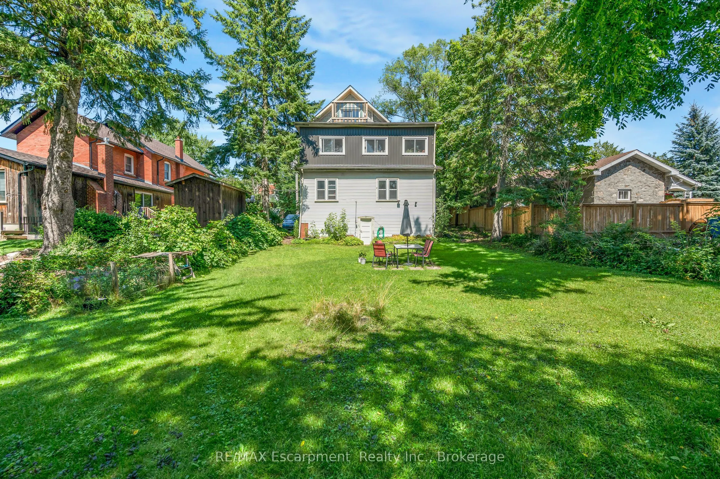 458 Woolwich Street
